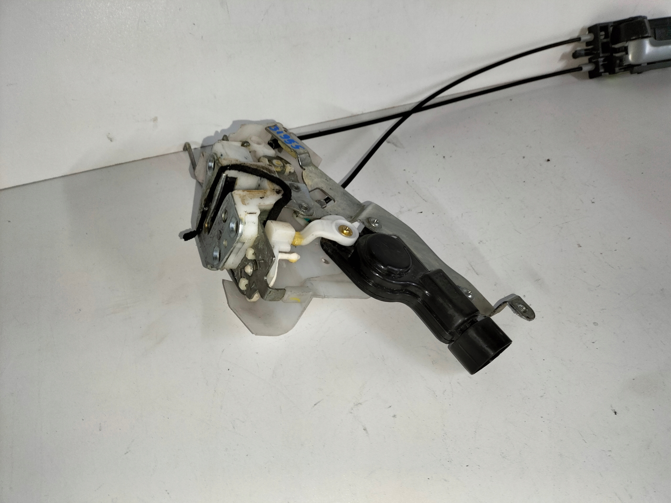 ZÁMOK ĽAVÝCH ZADNÝCH DVERÍ NISSAN PIXO 09- KONEKTOR 2 piny