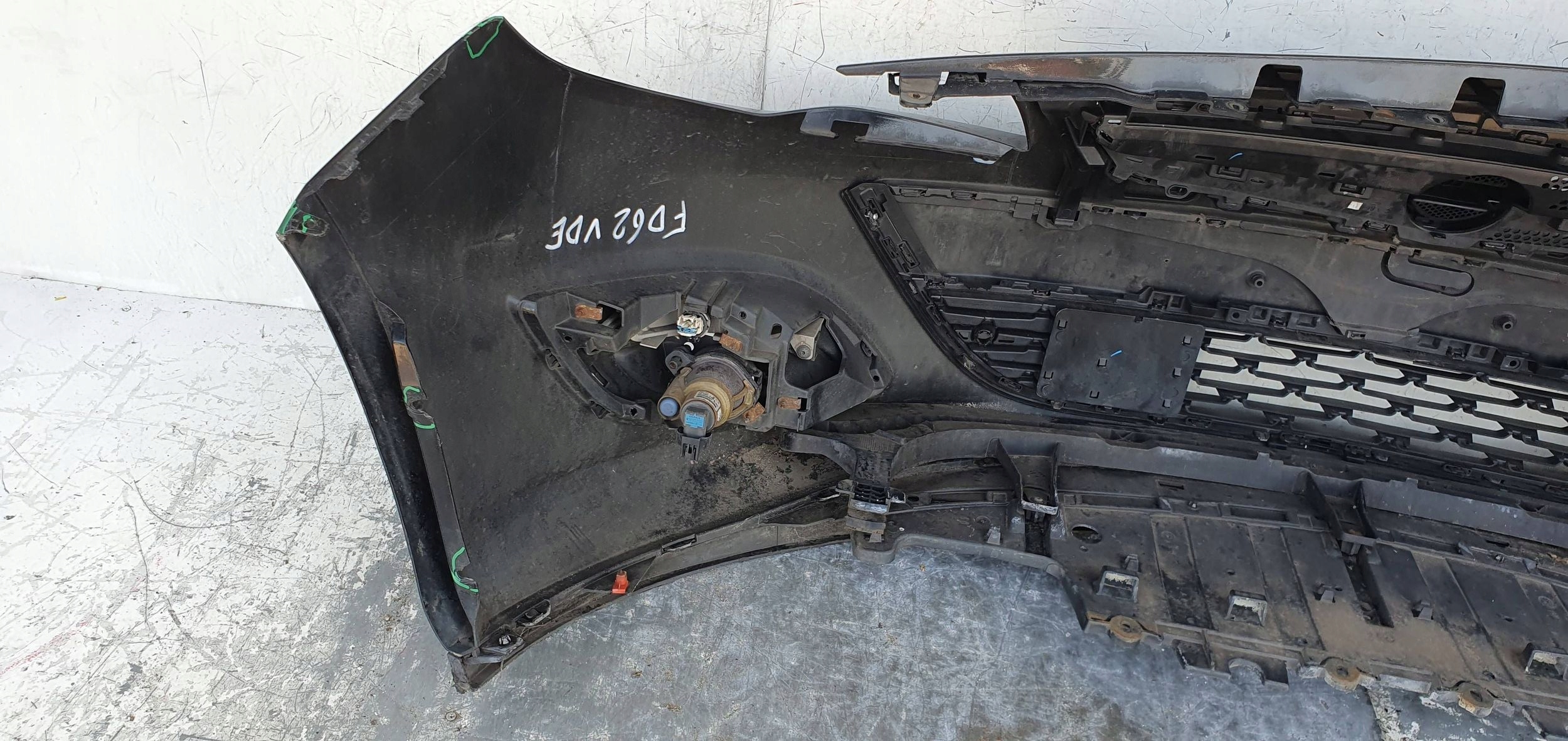 Opel Astra J LIFT PREDNÝ NÁRAZNÍK 13368660G