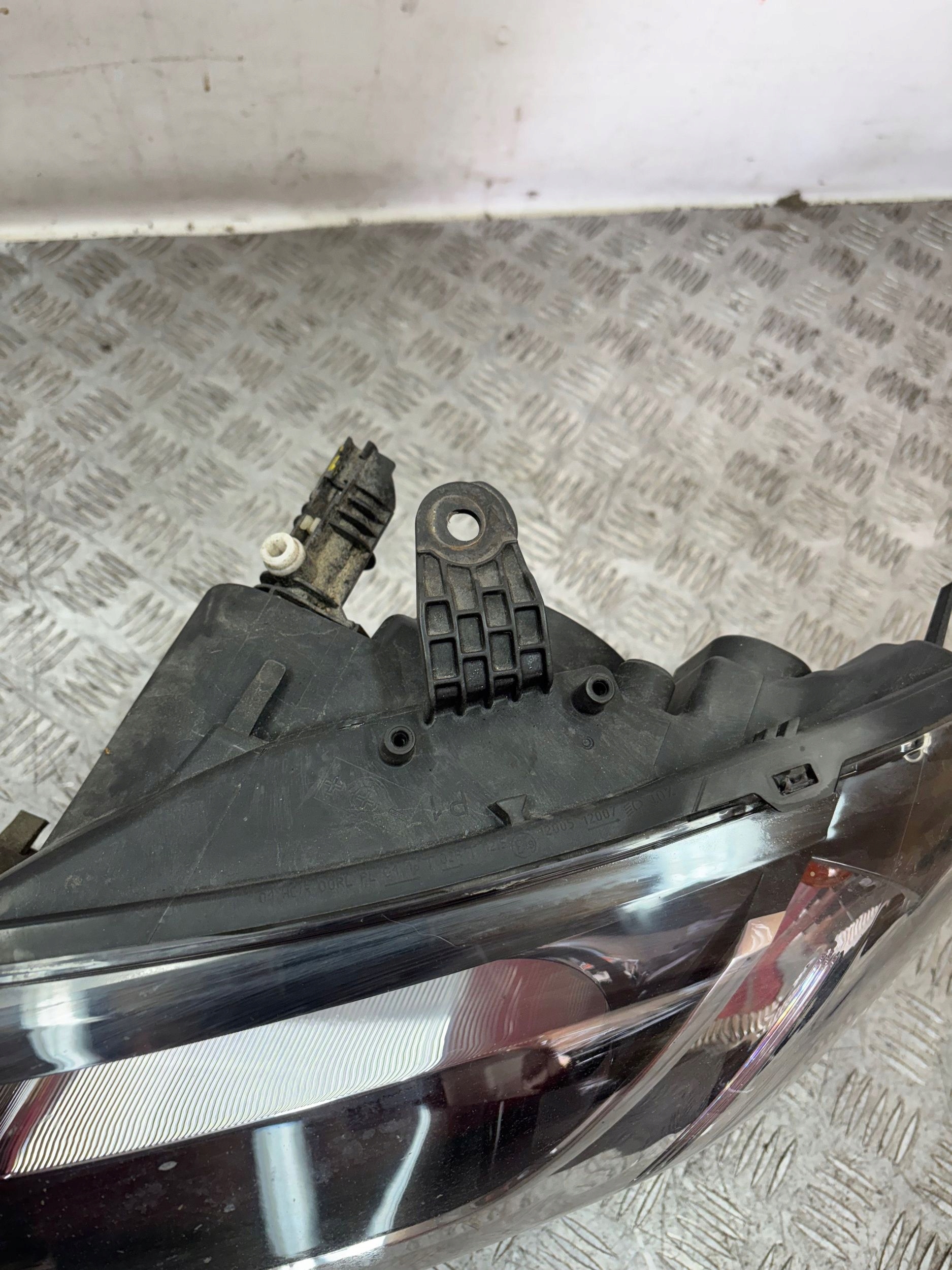 LAVE PREDNE SVETLO DACIA LOGAN II SANDERO II 12-