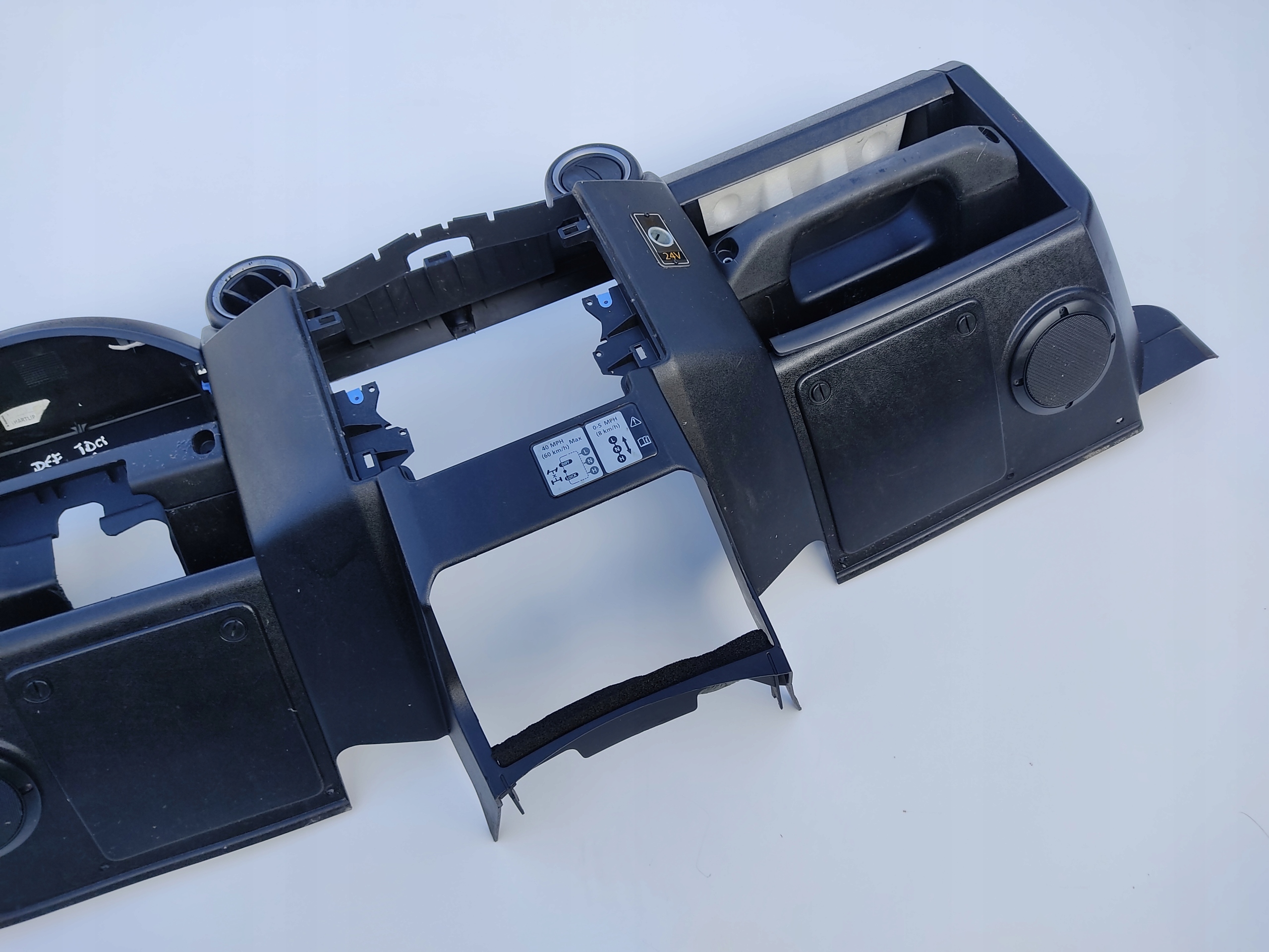 PRISTROJOVA DOSKA LAND ROVER DEFENDER 2007-2014 EUROPA