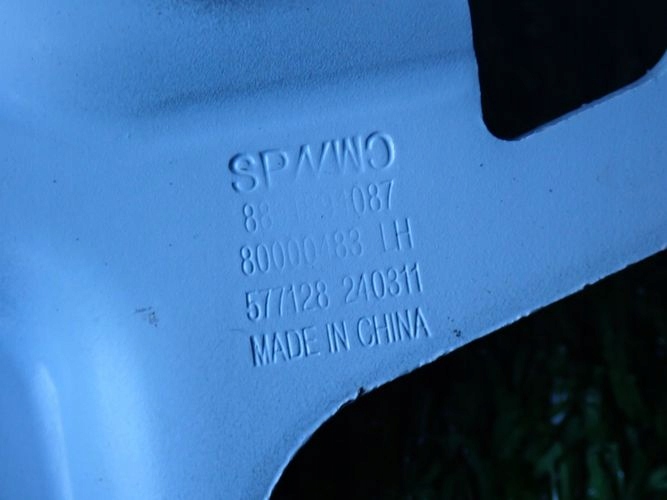 VOLVO EX30 PANTY PREDNEJ KAPOTY PANT LAVY PRAVÝ kpl