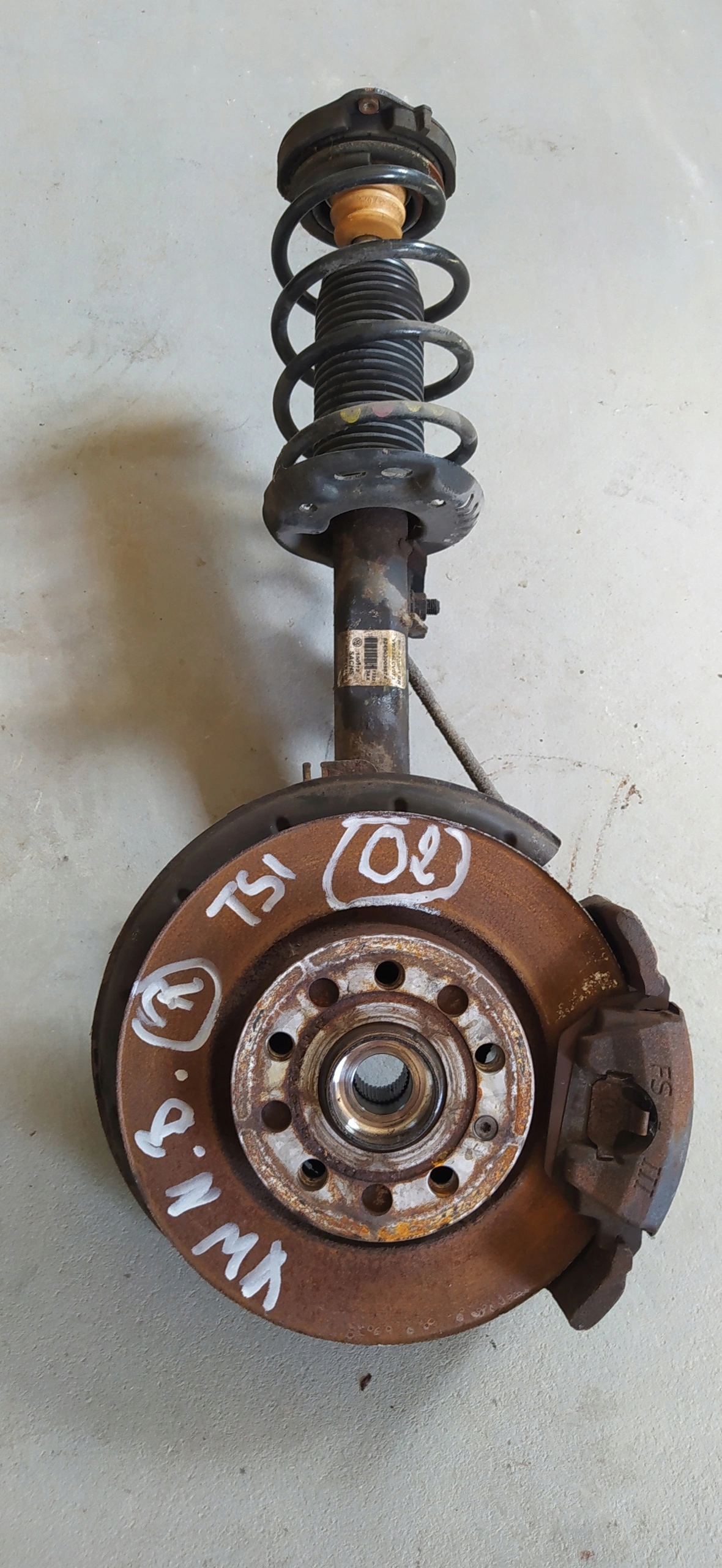VW NEW BEETLE 1.2 12V 5C0400054E PRAVY OTOC MCPERSON