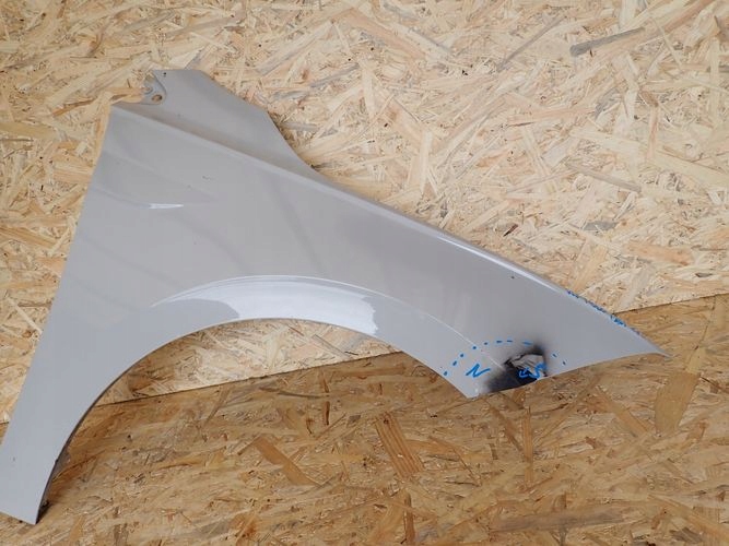 VW POLO 2G 17- PRAVY PREDNY BLATNIK