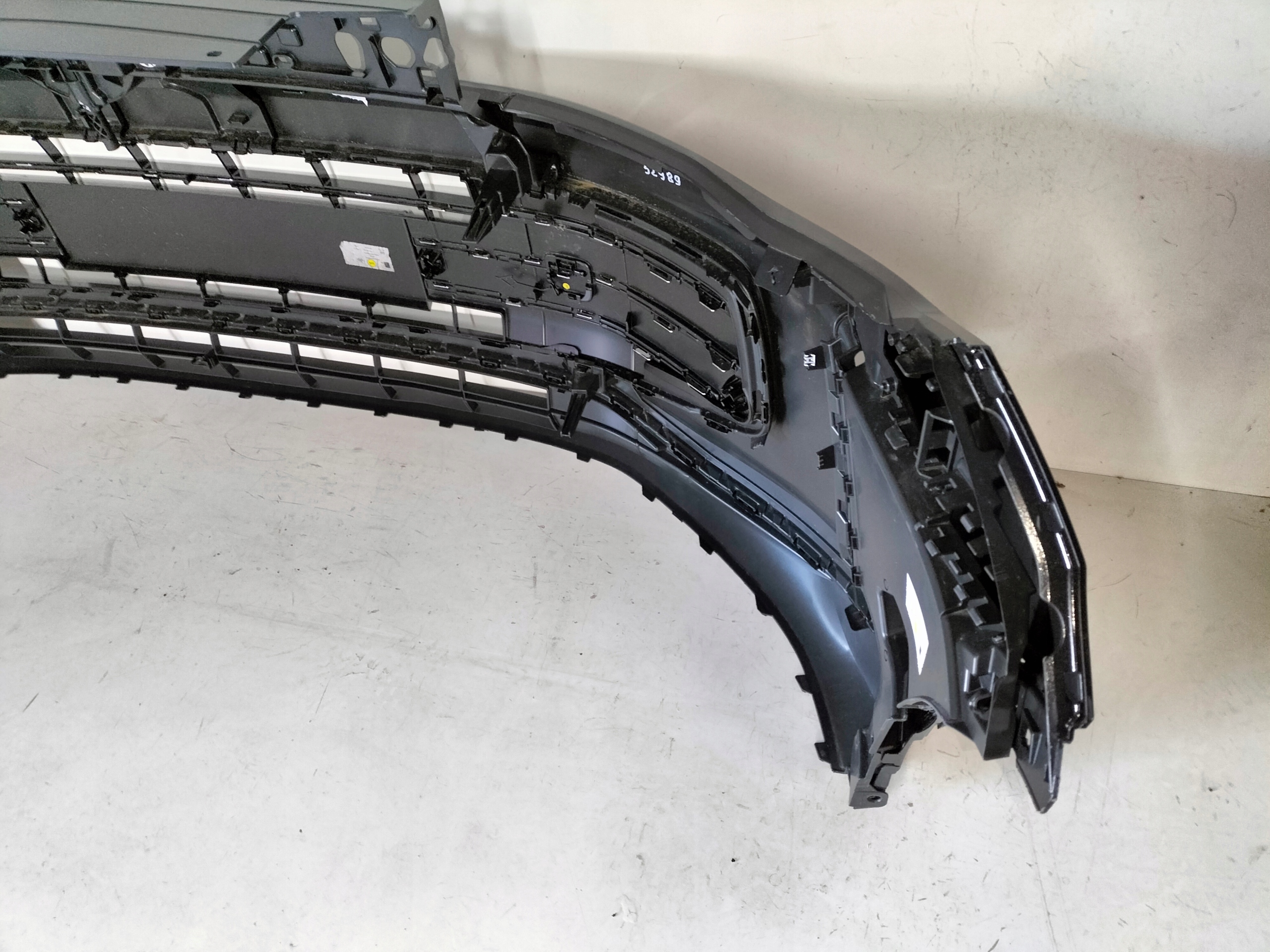 PREDNÝ NÁRAZNÍK VW TIGUAN III 571 24-