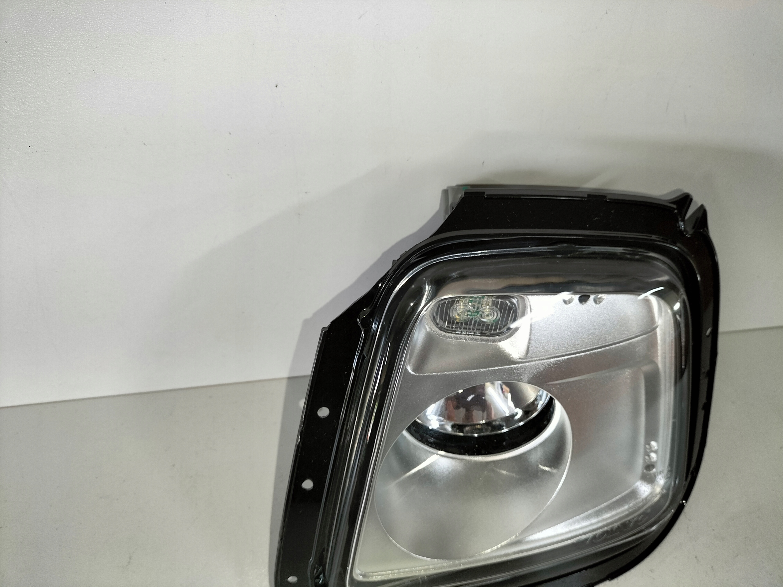 ĽAVE VRCHNÉ SVETLO VOLVO FH4 12-