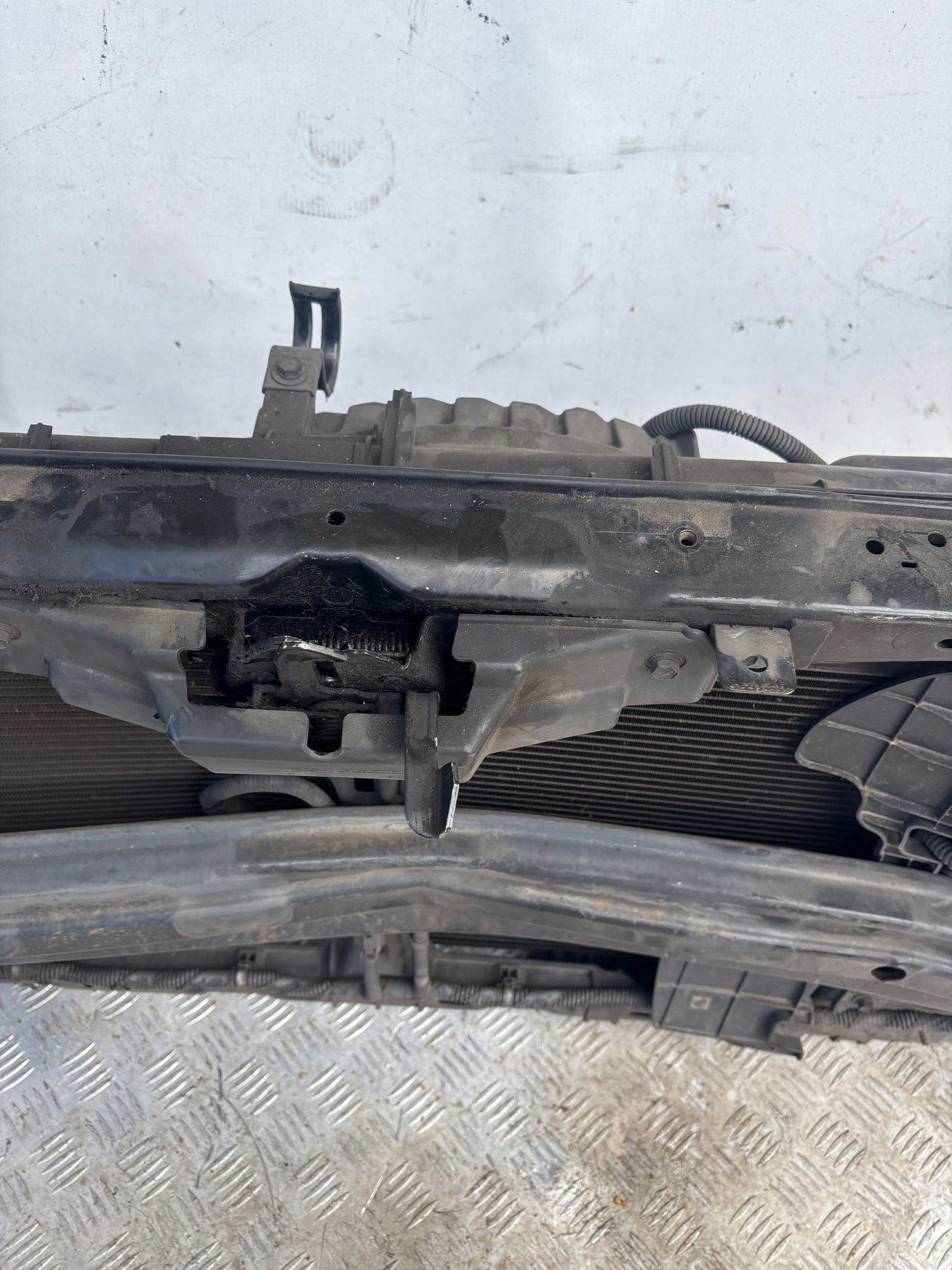 PREDNE CELO CHLADICE VÝSTUHA KIA CEED I 1.4 16V LIFT 09-12