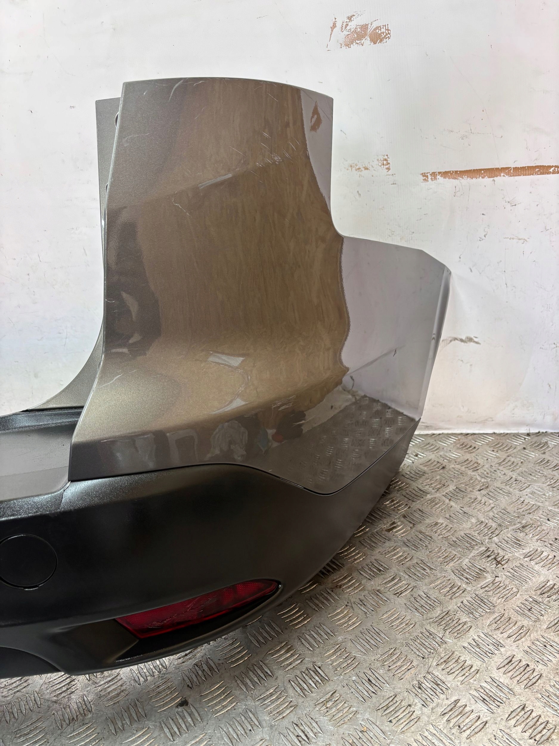 ZADNÝ NÁRAZNÍK FORD FOCUS 3 III MK3 KOMBI 10-