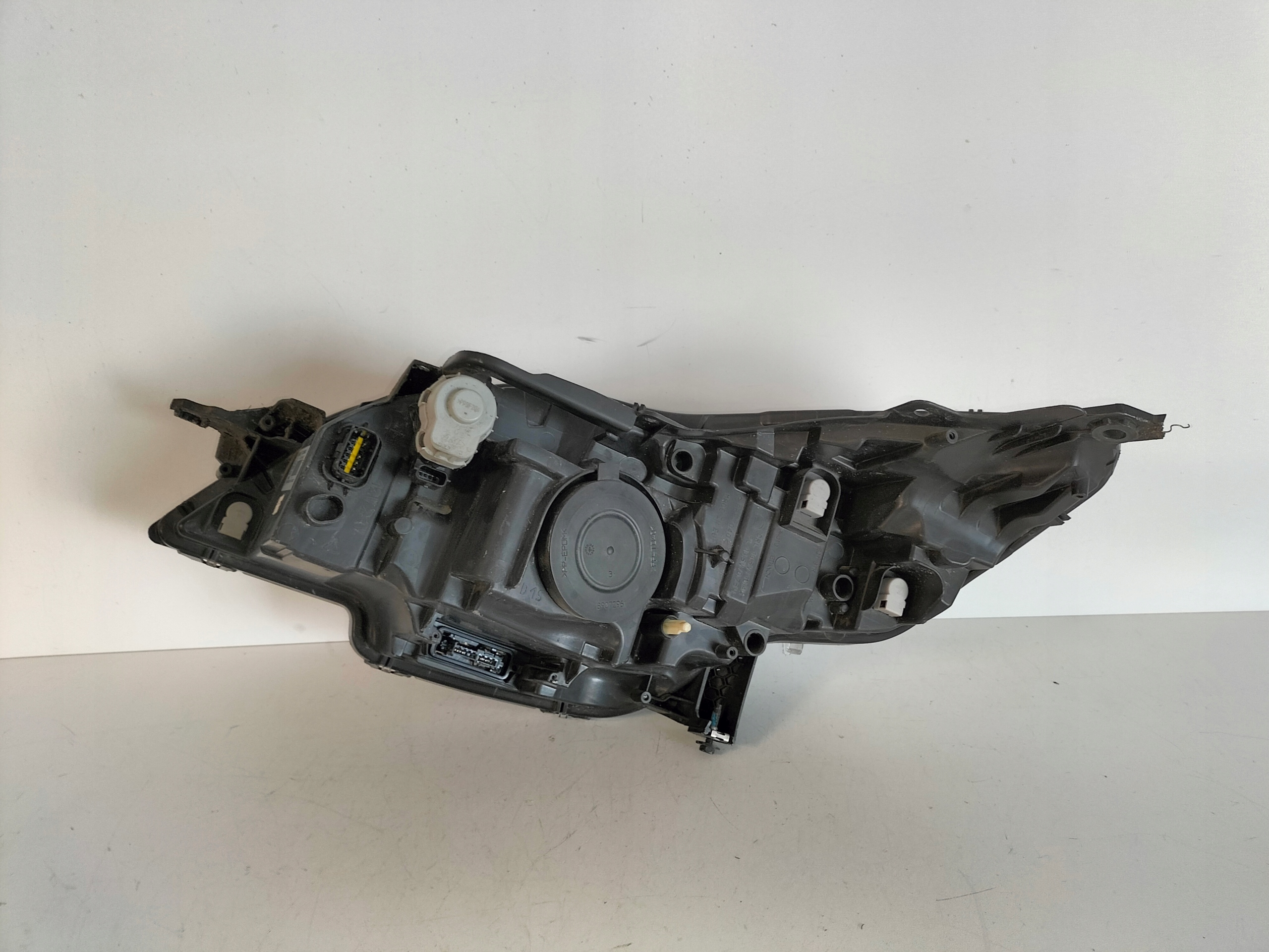 PRAVE PREDNE SVETLO PEUGEOT 508 I 10-14 XENON