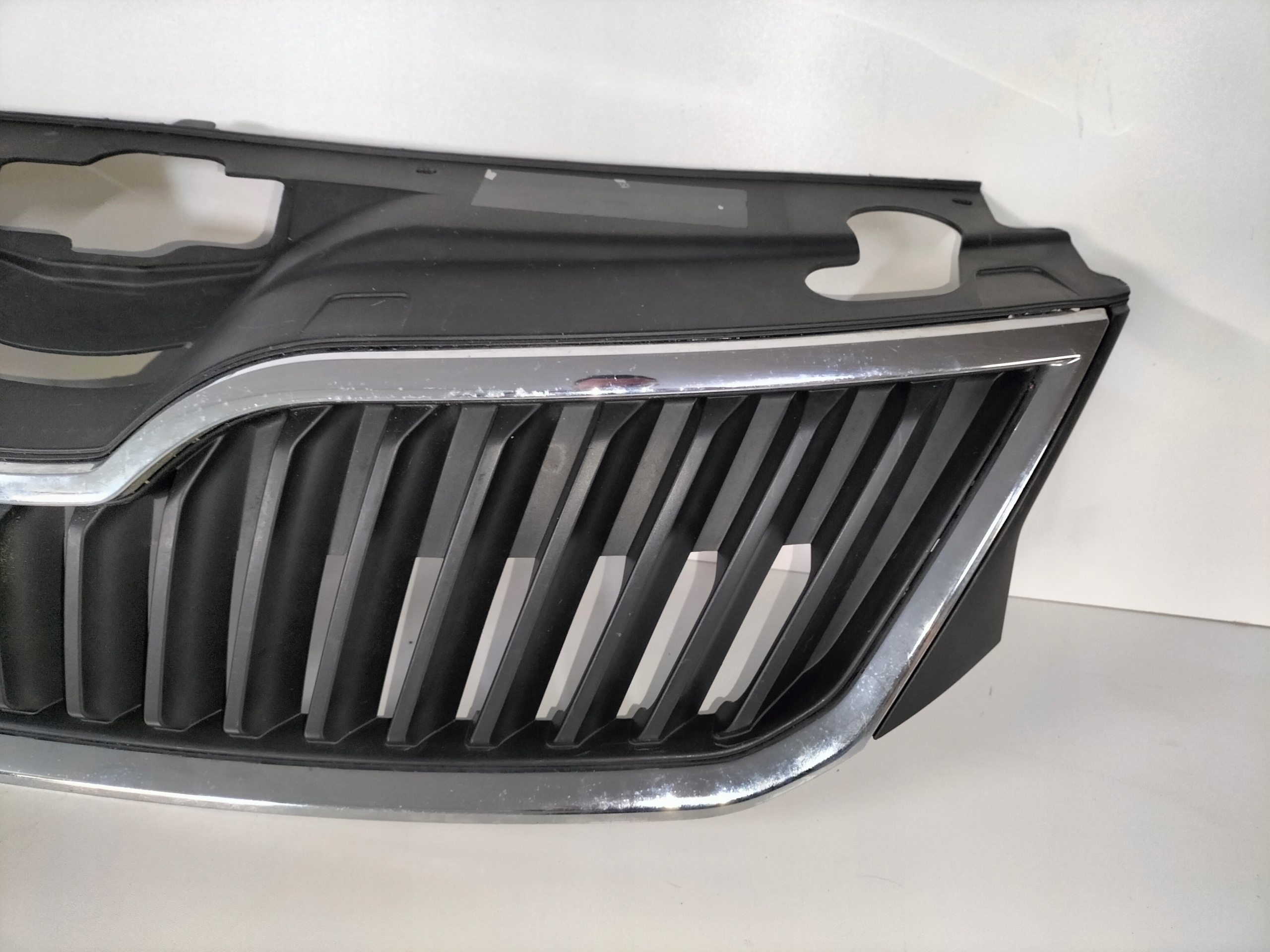 MRIEZKA LISTA SKODA RAPID 12-