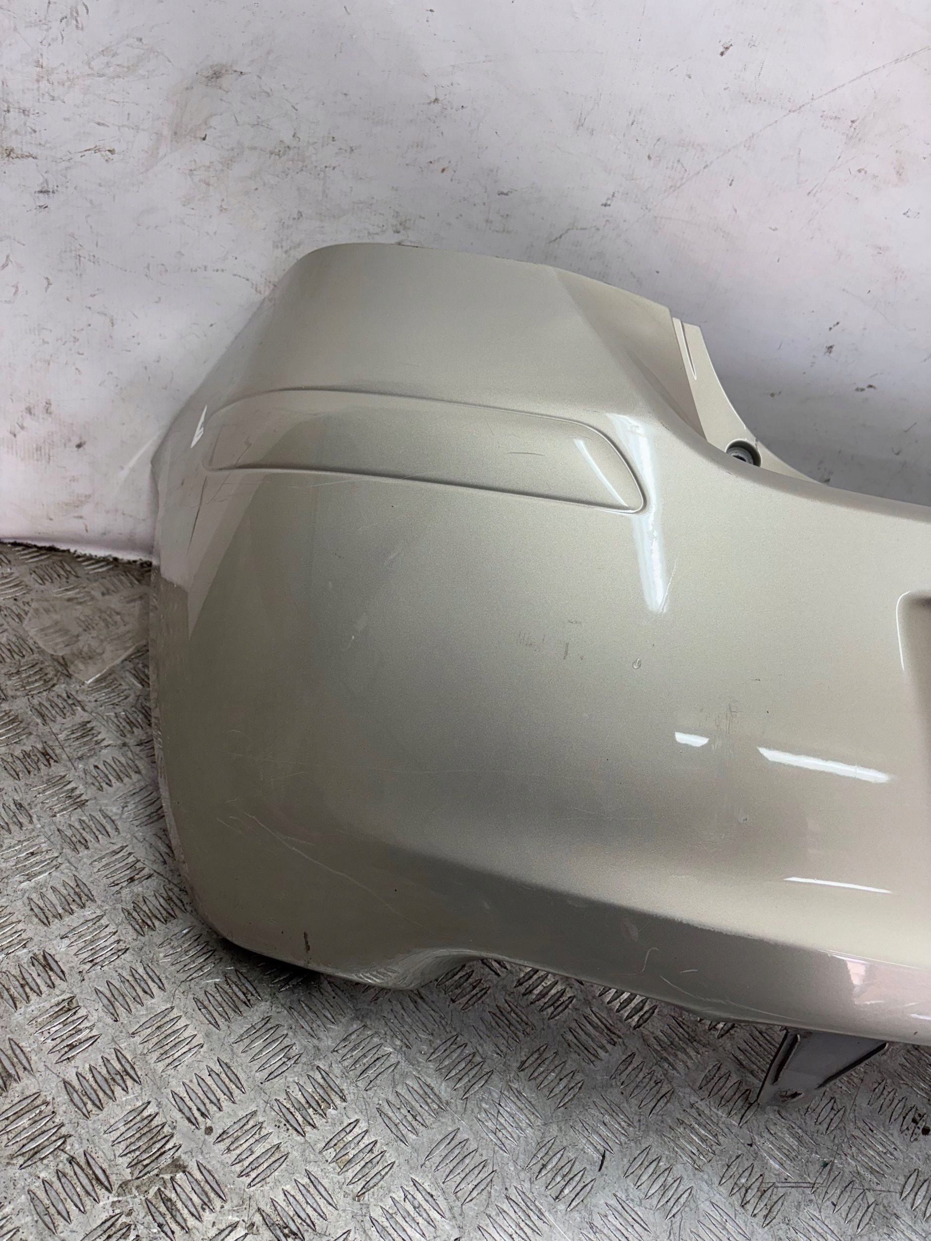 ZADNÝ NÁRAZNÍK TOYOTA YARIS II 2 LIFT 09-