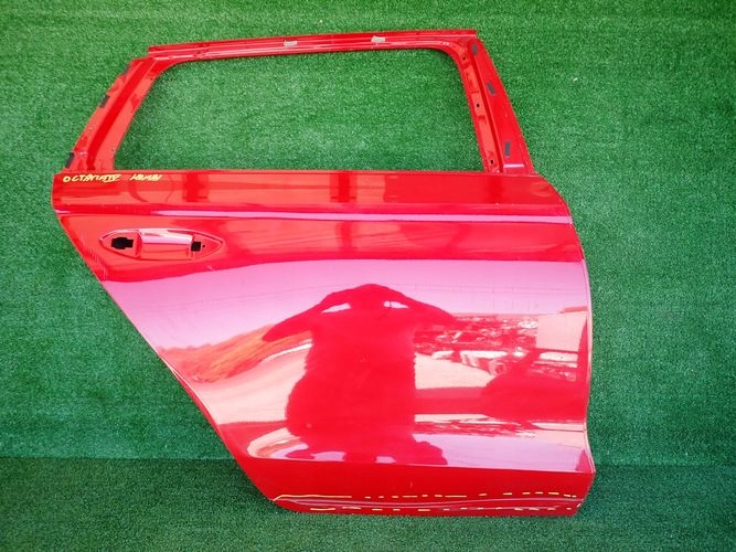 SKODA OCTAVIA IV KOMBI PRAVE ZADNE DVERE