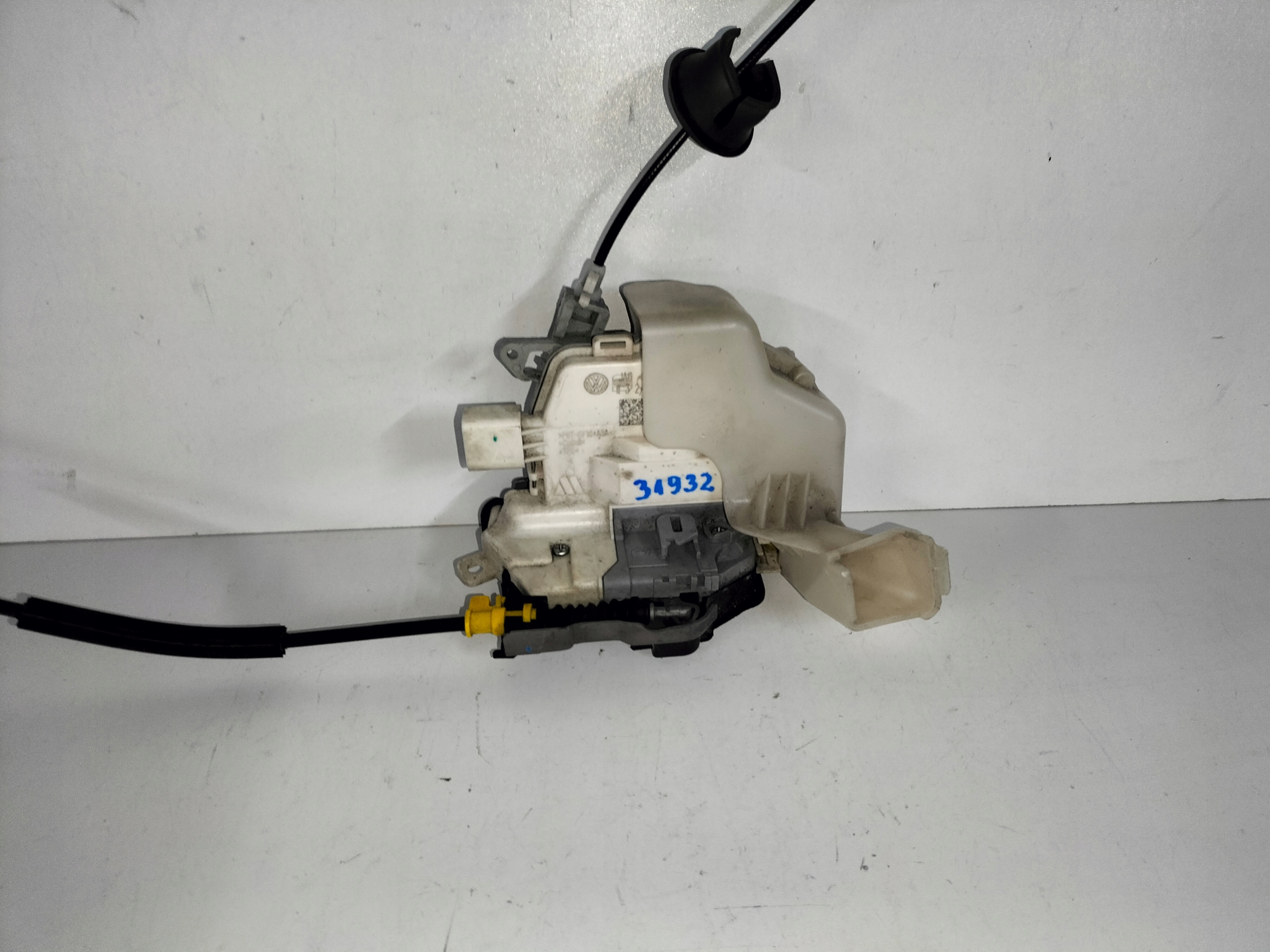 ZÁMOK ĽAVYCH PREDNÝCH DVERÍ AUDI A3 8V 12- A4 B8 08-A5 8T 07-