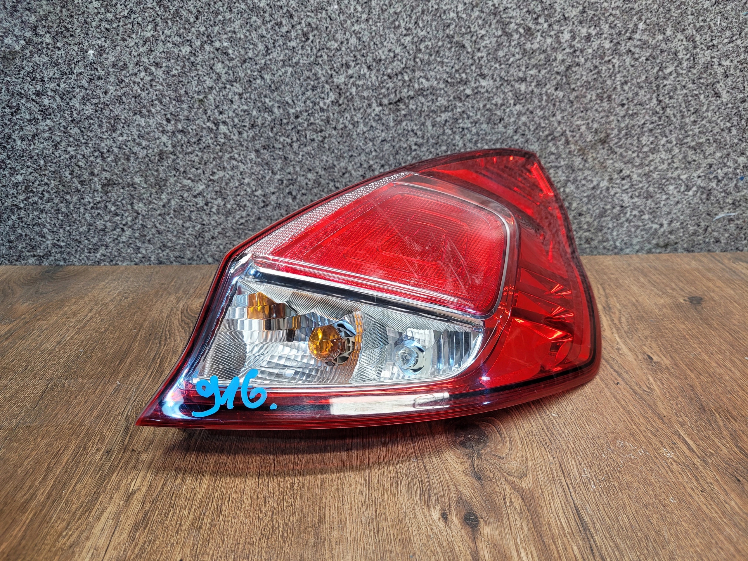 FORD FIESTA MK7 PRAVE ZADNE SVETLO C1BB-13404-AE