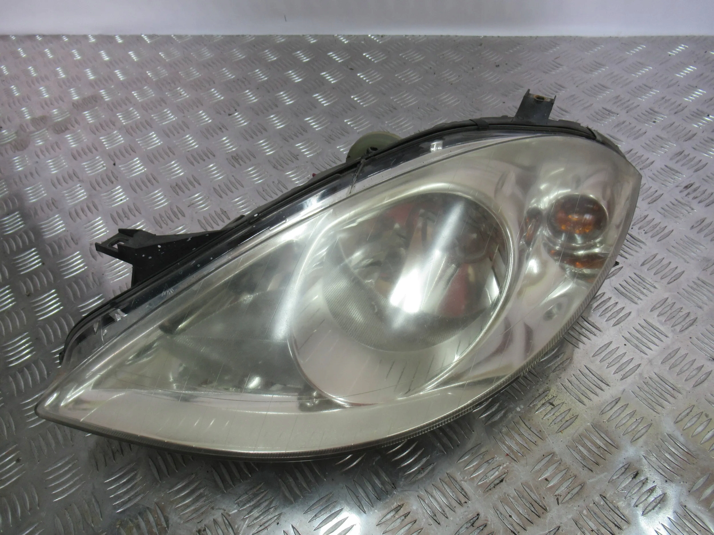 LAVE PREDNE SVETLO MERCEDES A KLASA W169