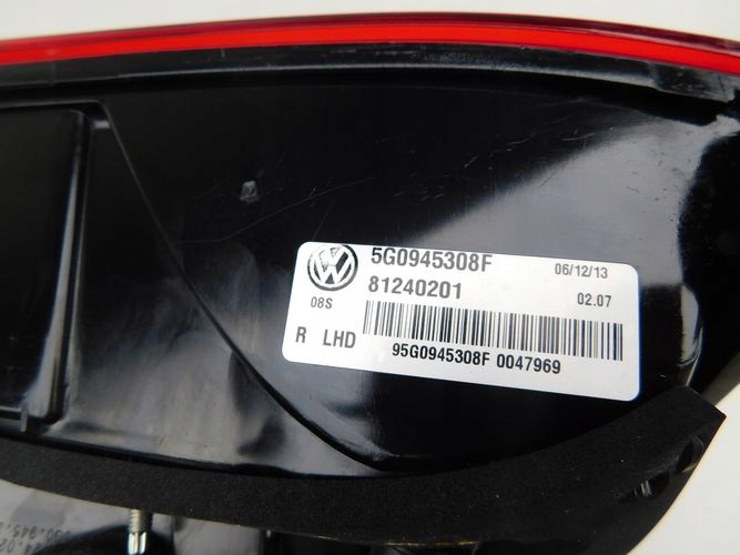 VW GOLF VII GTI PRAVE ZADNE SVETLO V KAPOTE