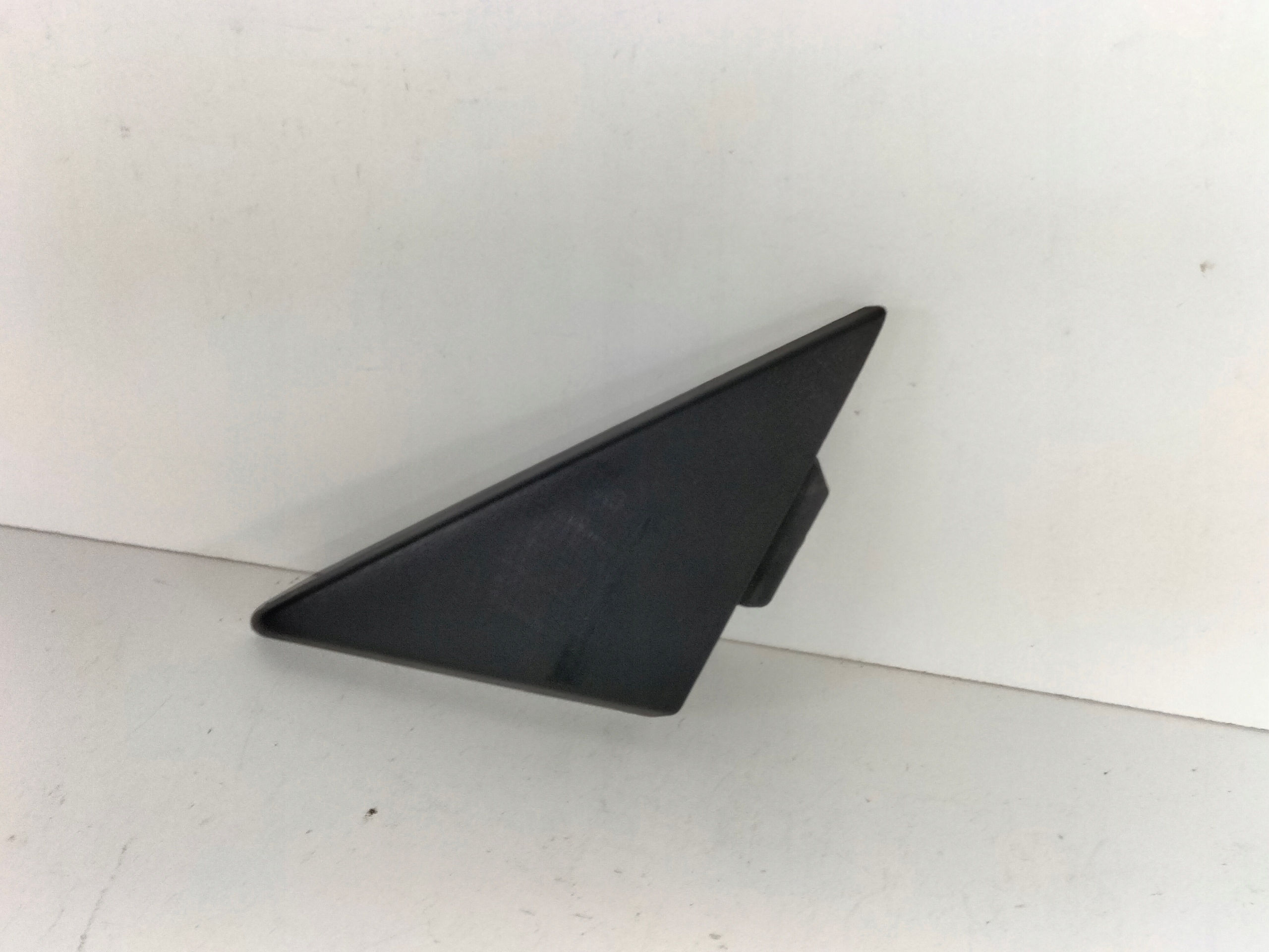 TROJUHOLNIK KRYT DVERE PRAVY AUDI TT 8S0 14-