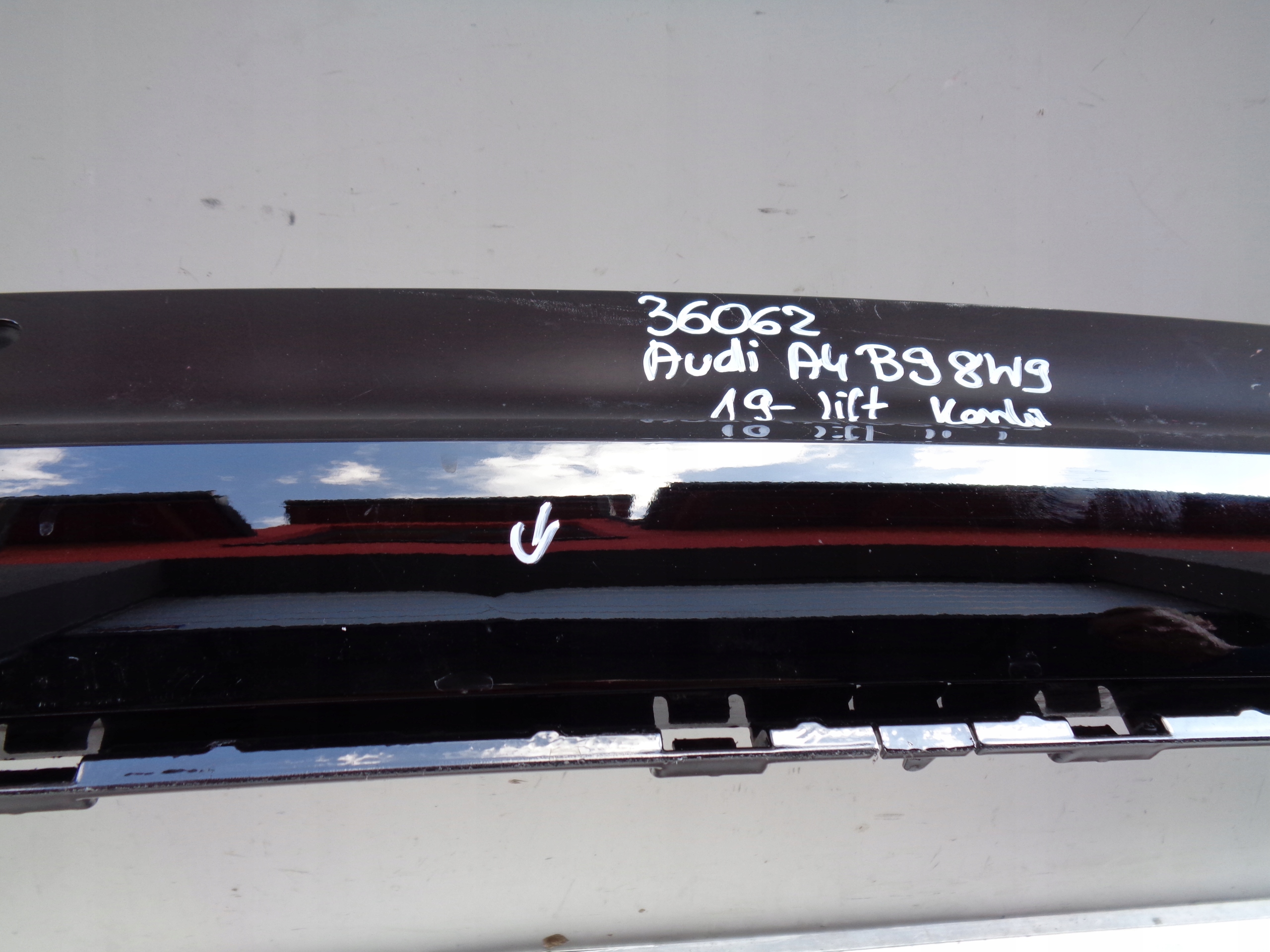 ZADNÝ NÁRAZNÍK AUDI A4 B9 8W9 19- LIFT KOMBI 36062
