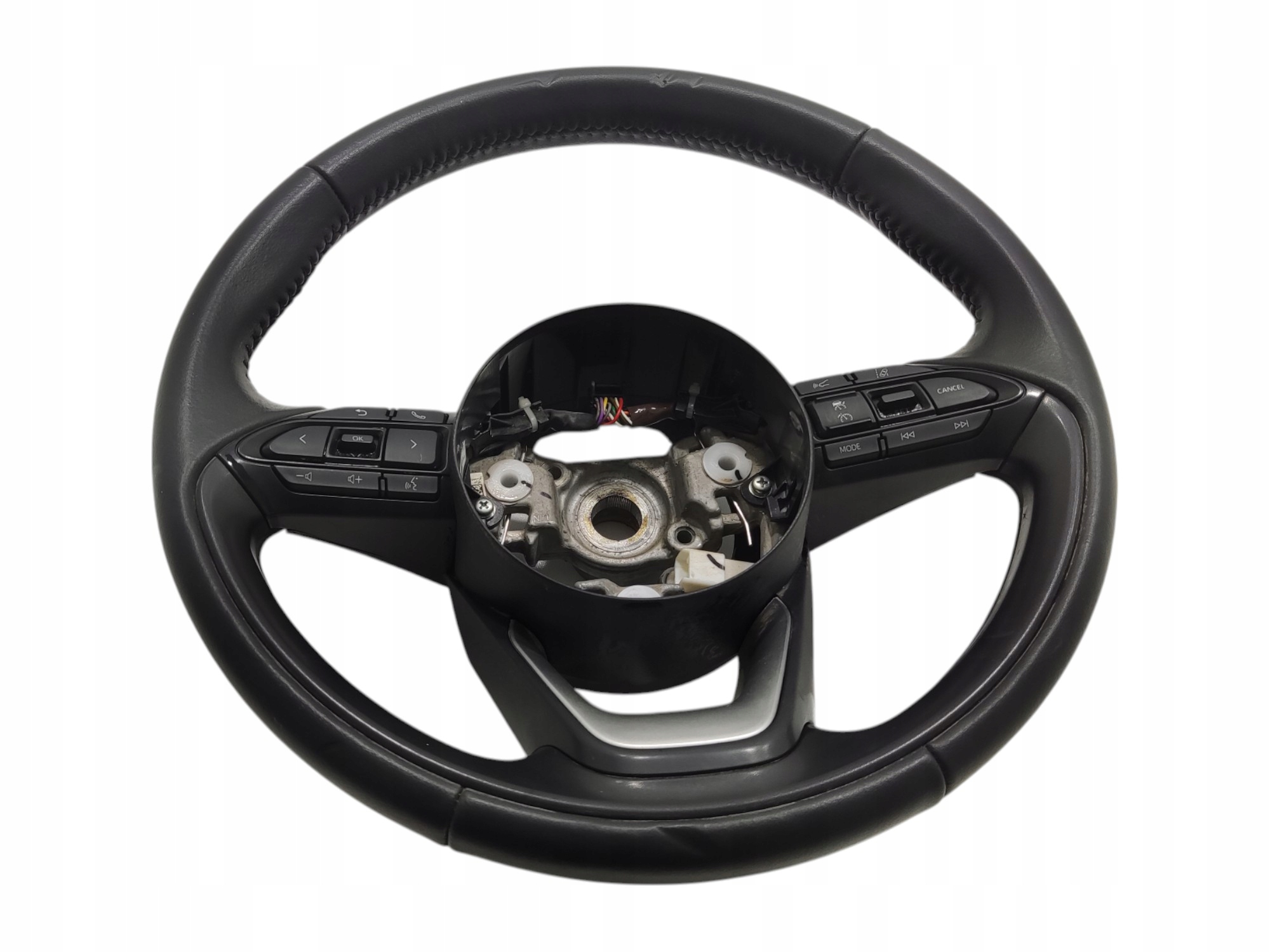 VOLANT MULTIFUNKCIA OVLADACIE GOMBIKY TOYOTA YARIS CROSS 2020-2025