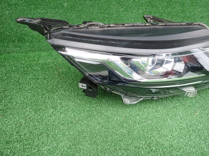 MITSUBISHI L200 FULL LED 19- PRAVE PREDNE SVETLO