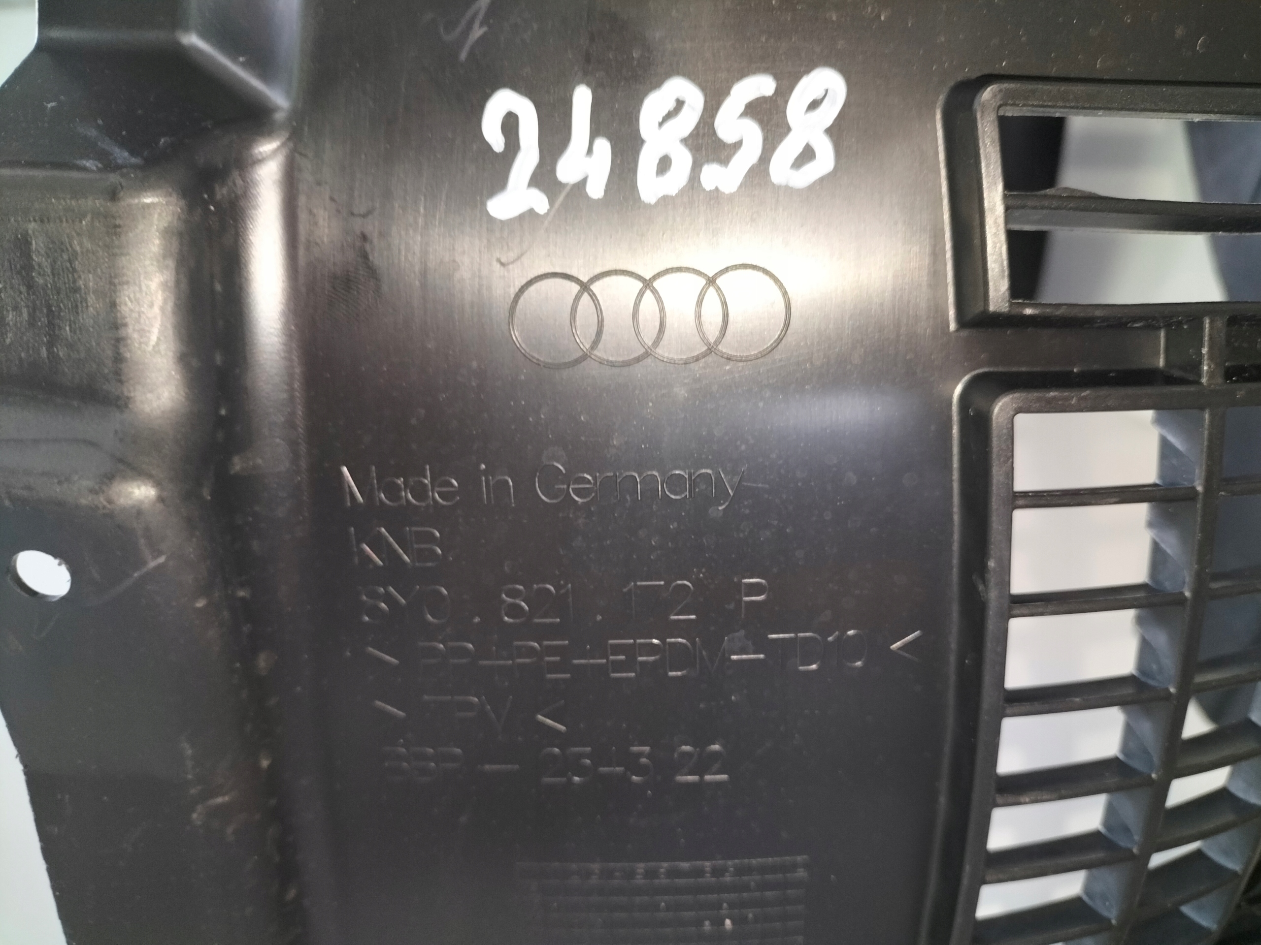 PRAVY PREDNY PODBLATNIK AUDI A3 8Y 20-