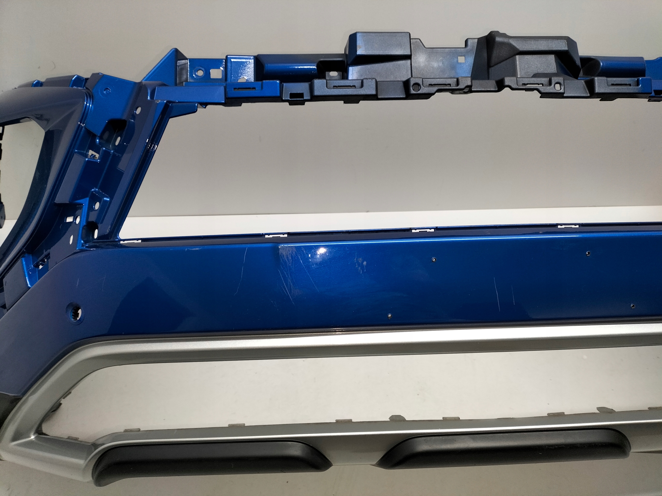 PREDNÝ NÁRAZNÍK MITSUBISHI ECLIPSE LIFT 21-