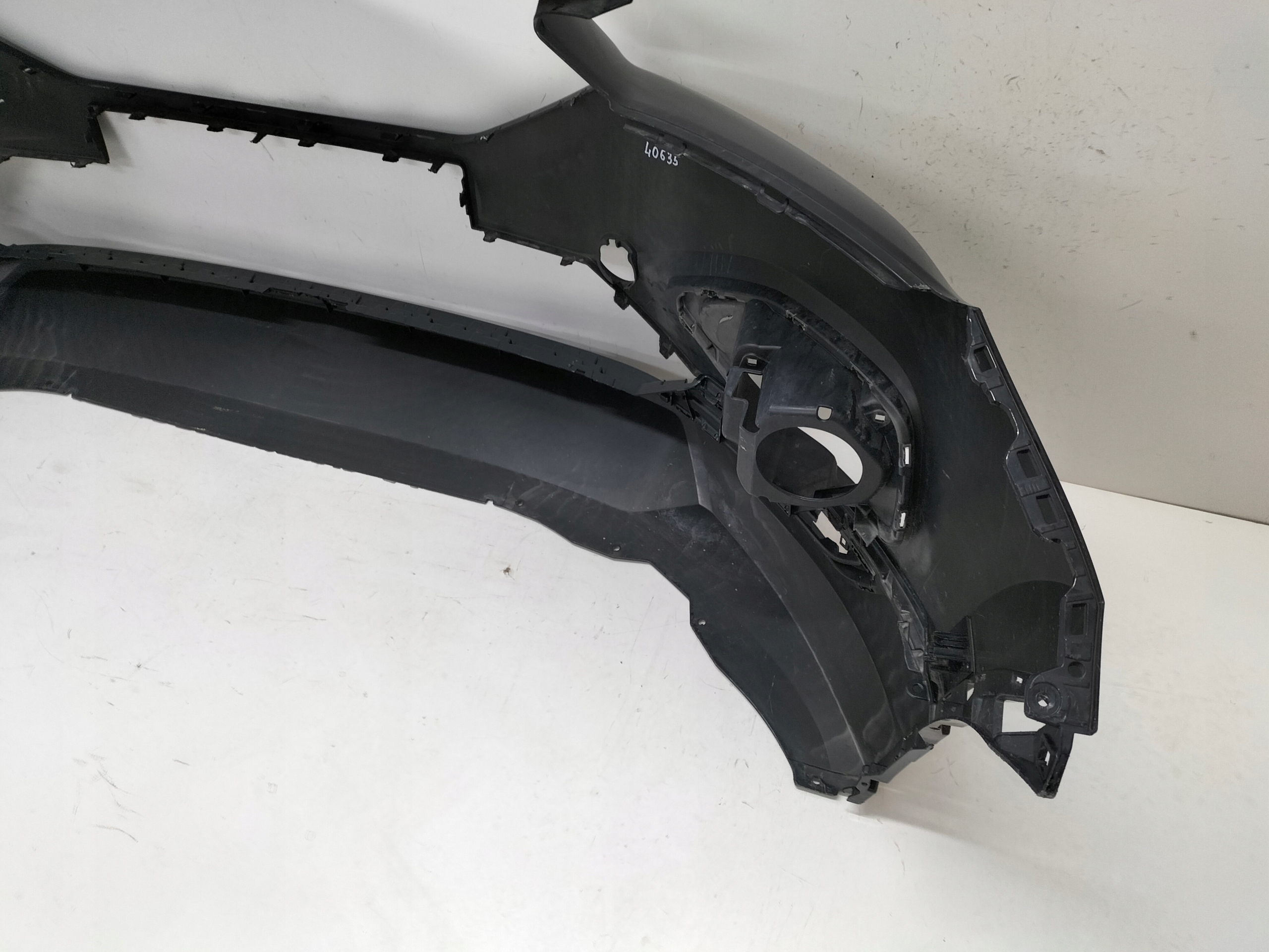 PREDNÝ NÁRAZNÍK SEAT TARRACO 18-
