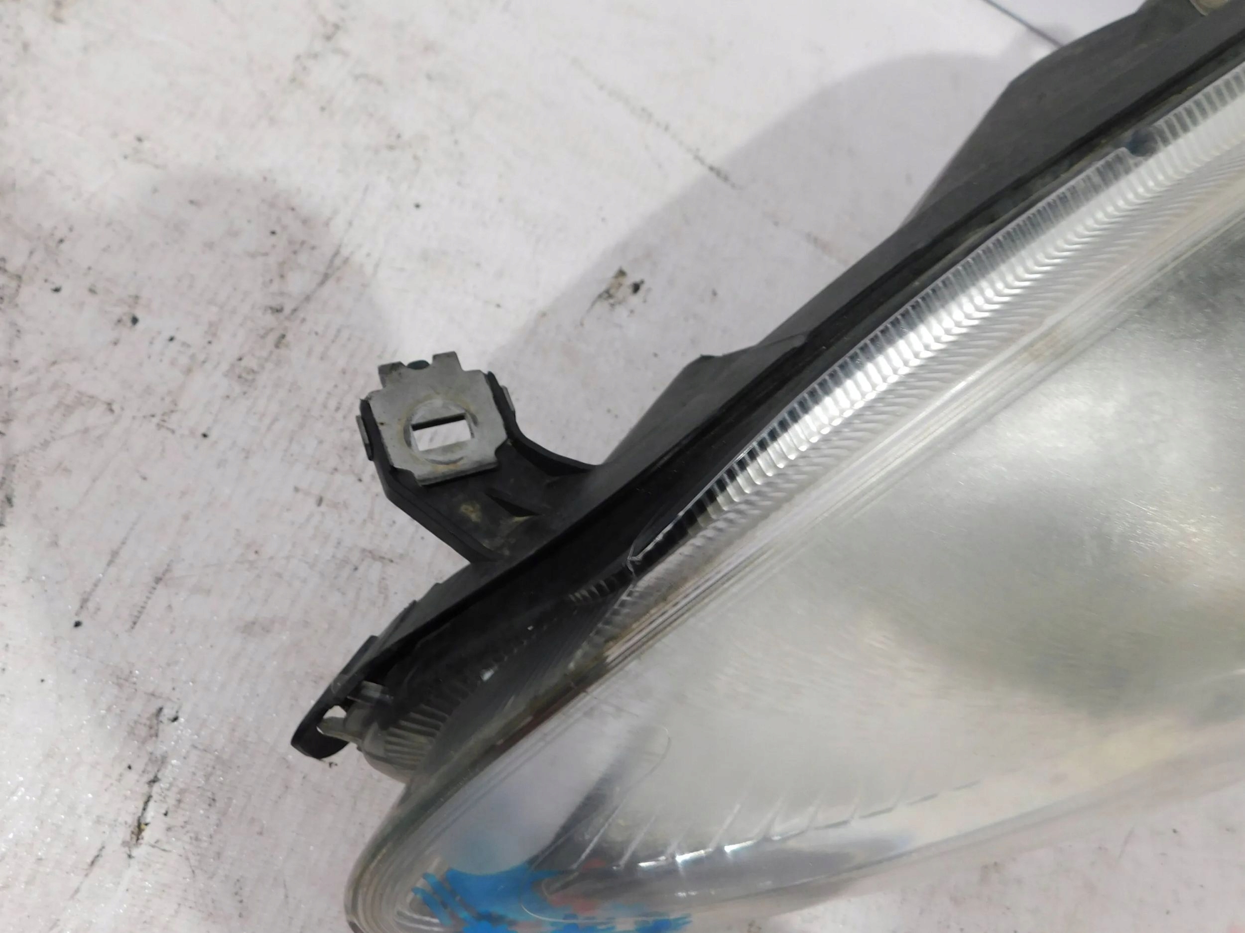 LAVE PREDNE SVETLO FIAT GRANDE PUNTO BIELA ZÁSTRČKA
