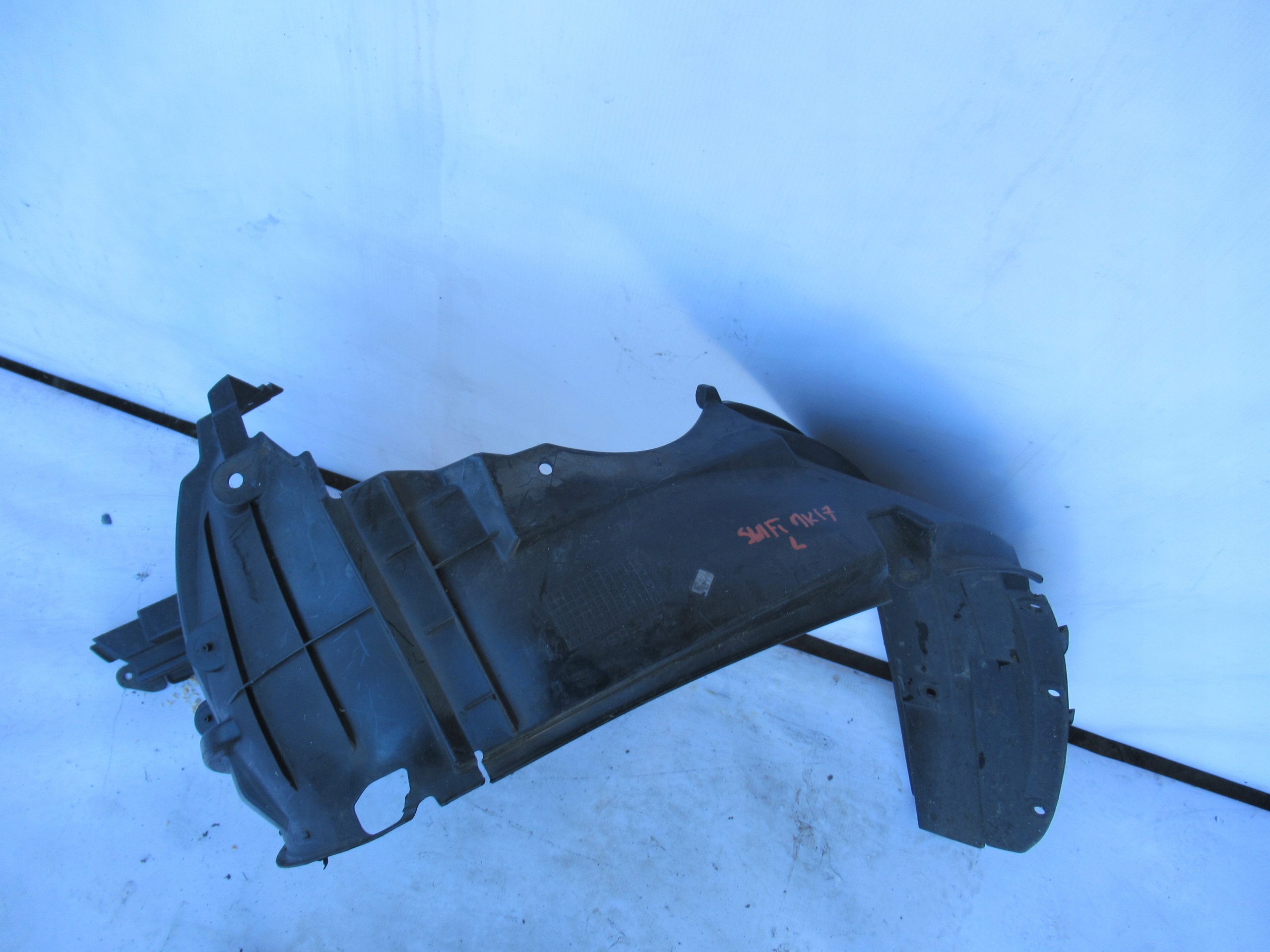 ĽAVÝ PREDNÝ PODBLATNÍK SUZUKI SWIFT MK7