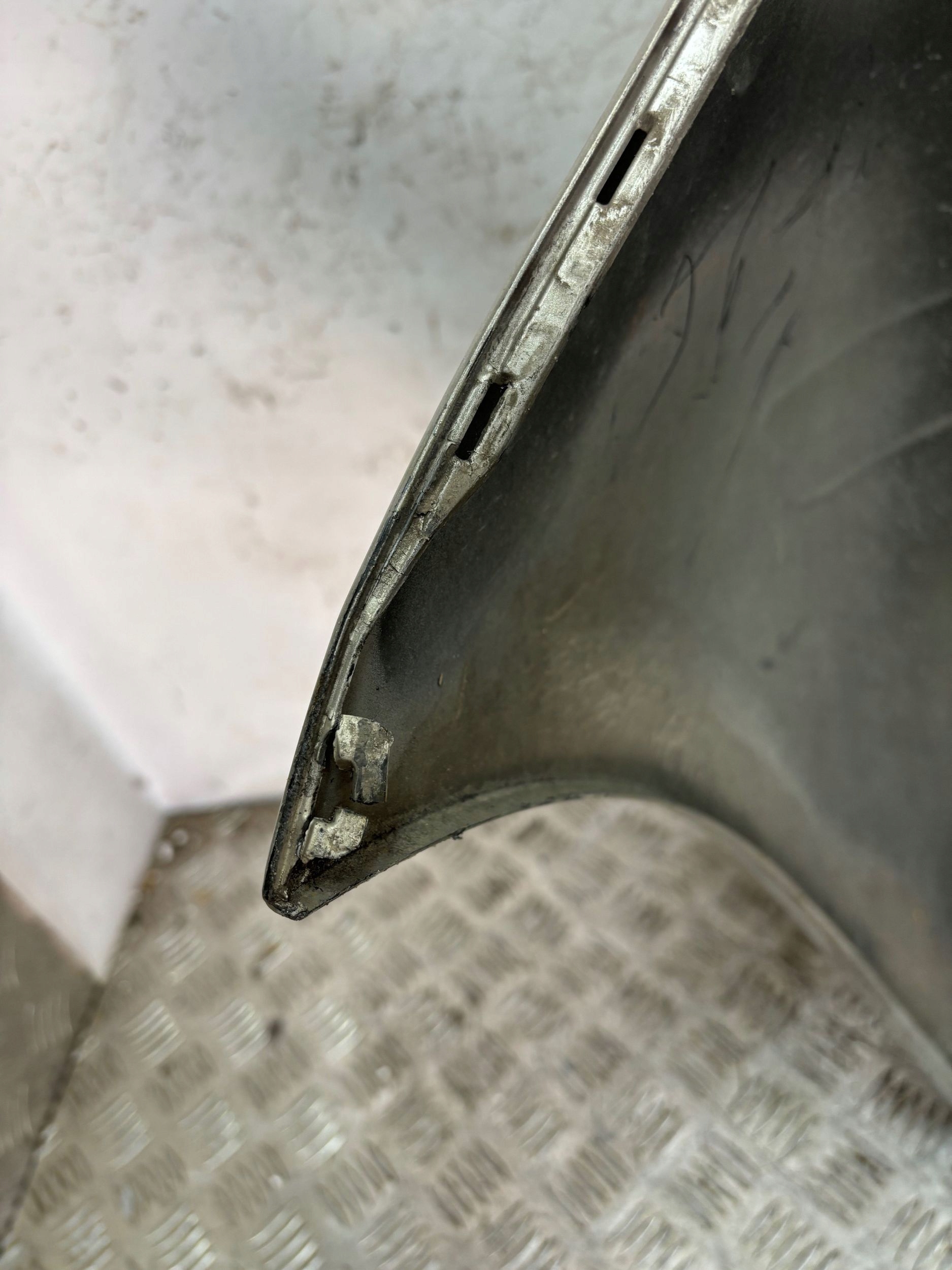 ZADNÝ NÁRAZNÍK TOYOTA YARIS II 2 LIFT 09-