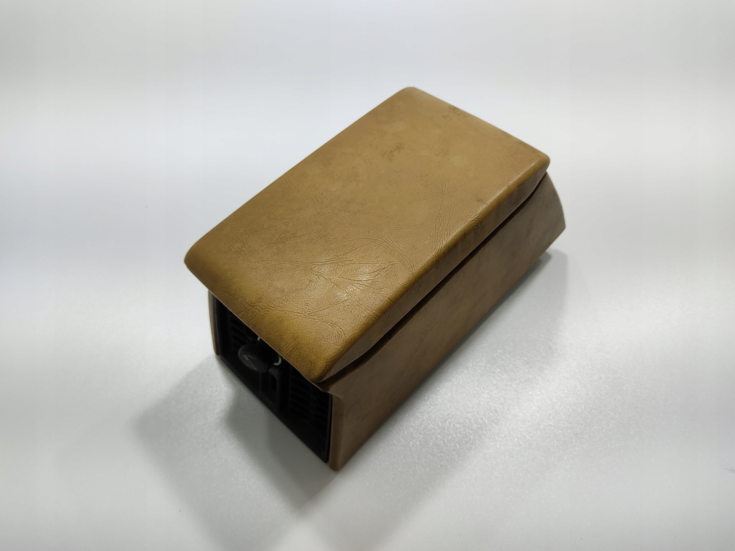 LAKŤOVÁ OPIERKA ODKLADACI KASTLIK ZAPALOVAC TUNEL BMW 7 E23 1977-1986