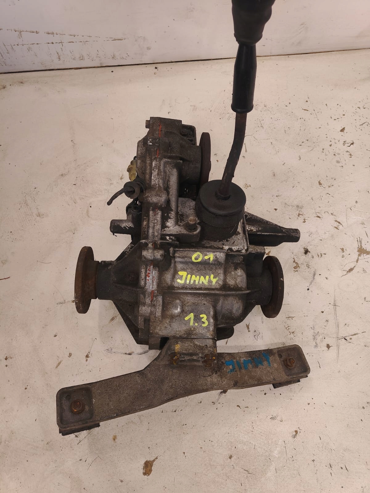 Suzuki jimmy 1.3 BENZIN 2001 PRIDAVNA PREVODOVKA NA PAKU