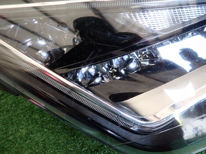 SEAT LEON III FULL LED PRAVE PREDNE SVETLO