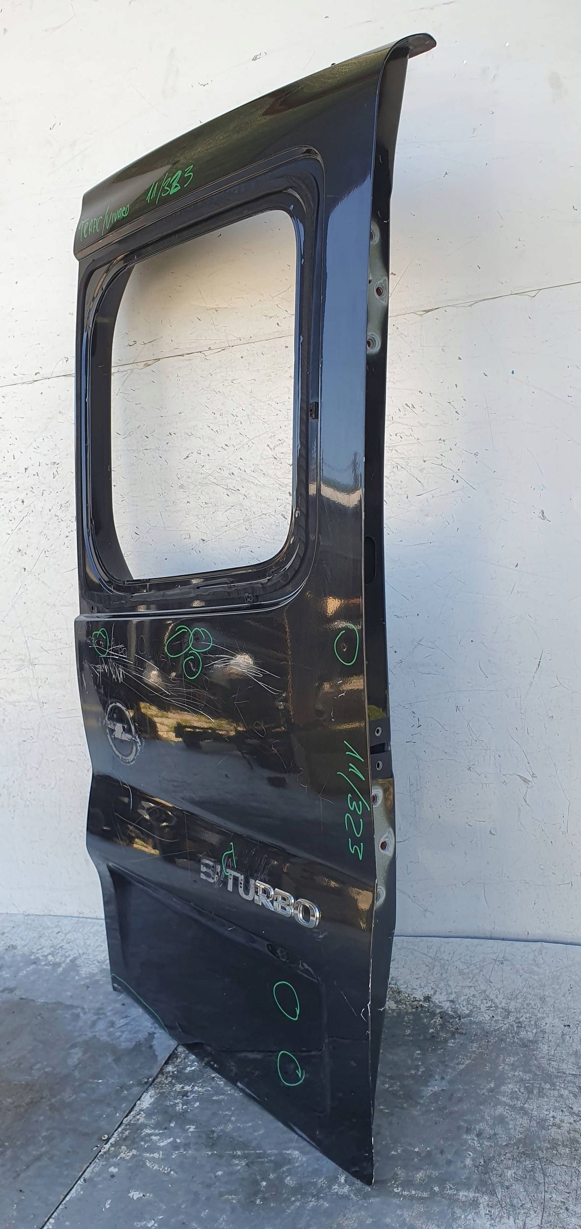 TRAFIC III VIVARO B TALENTO PRAVE ZADNE DVERE POD OKIENE