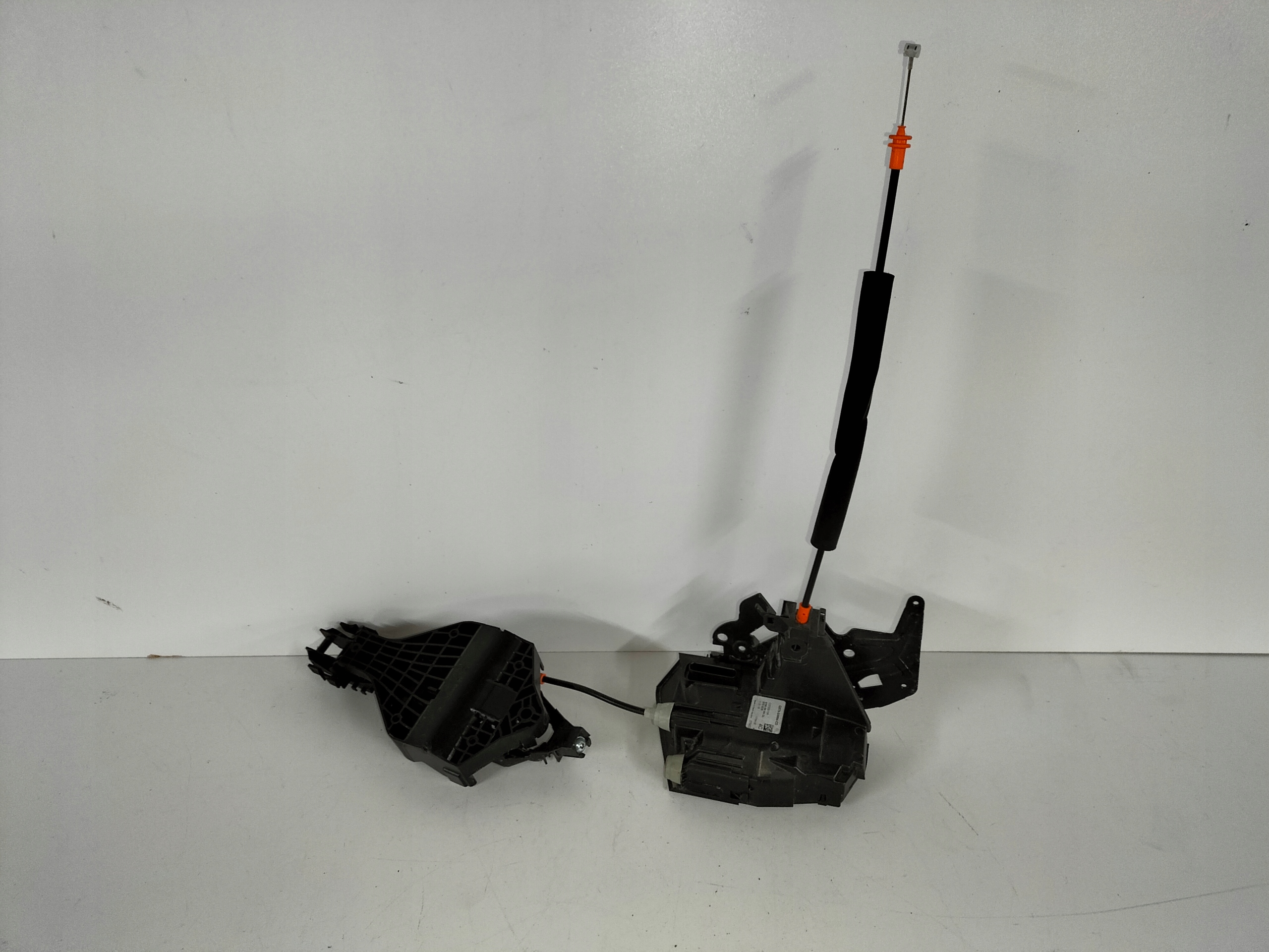 ZAMOK PRAVYCH ZADNYCH DVERI JAGUAR XE X760 15-