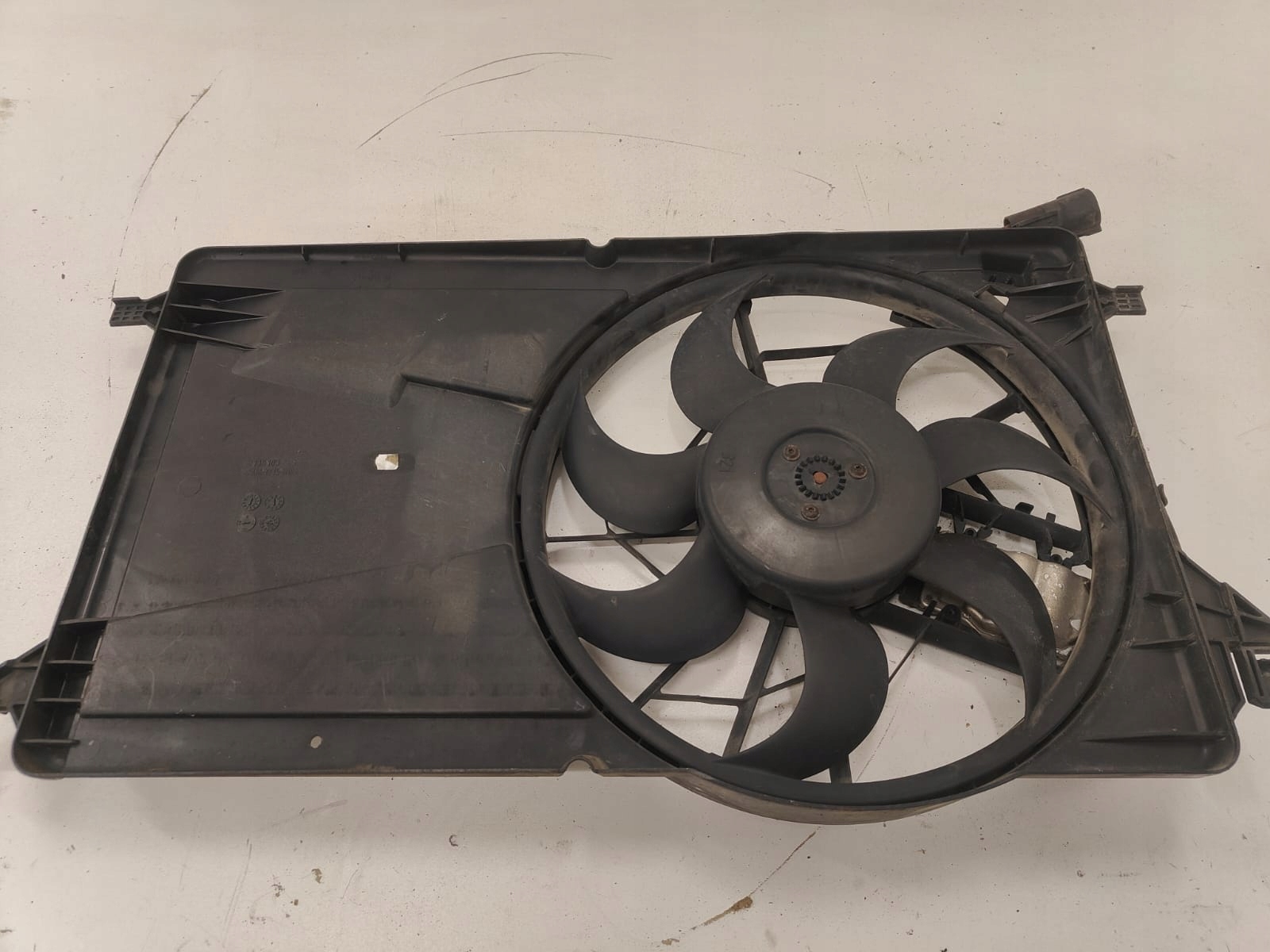 Ford Focus II oe 3M5H-8C607-RJ VENTILATOR CHLADICA VETRÁK