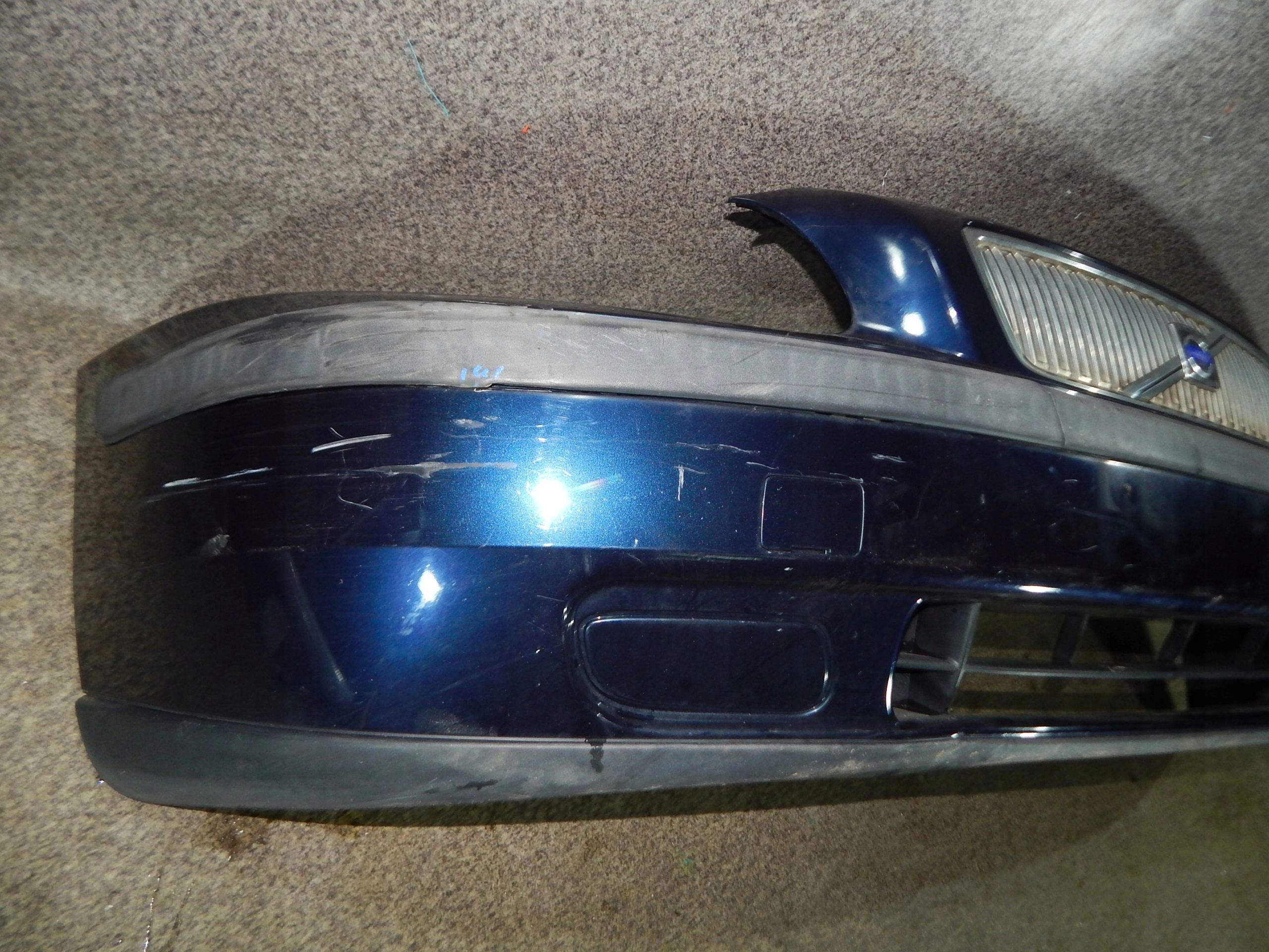 VOLVO V70 PREDNÝ NÁRAZNÍK