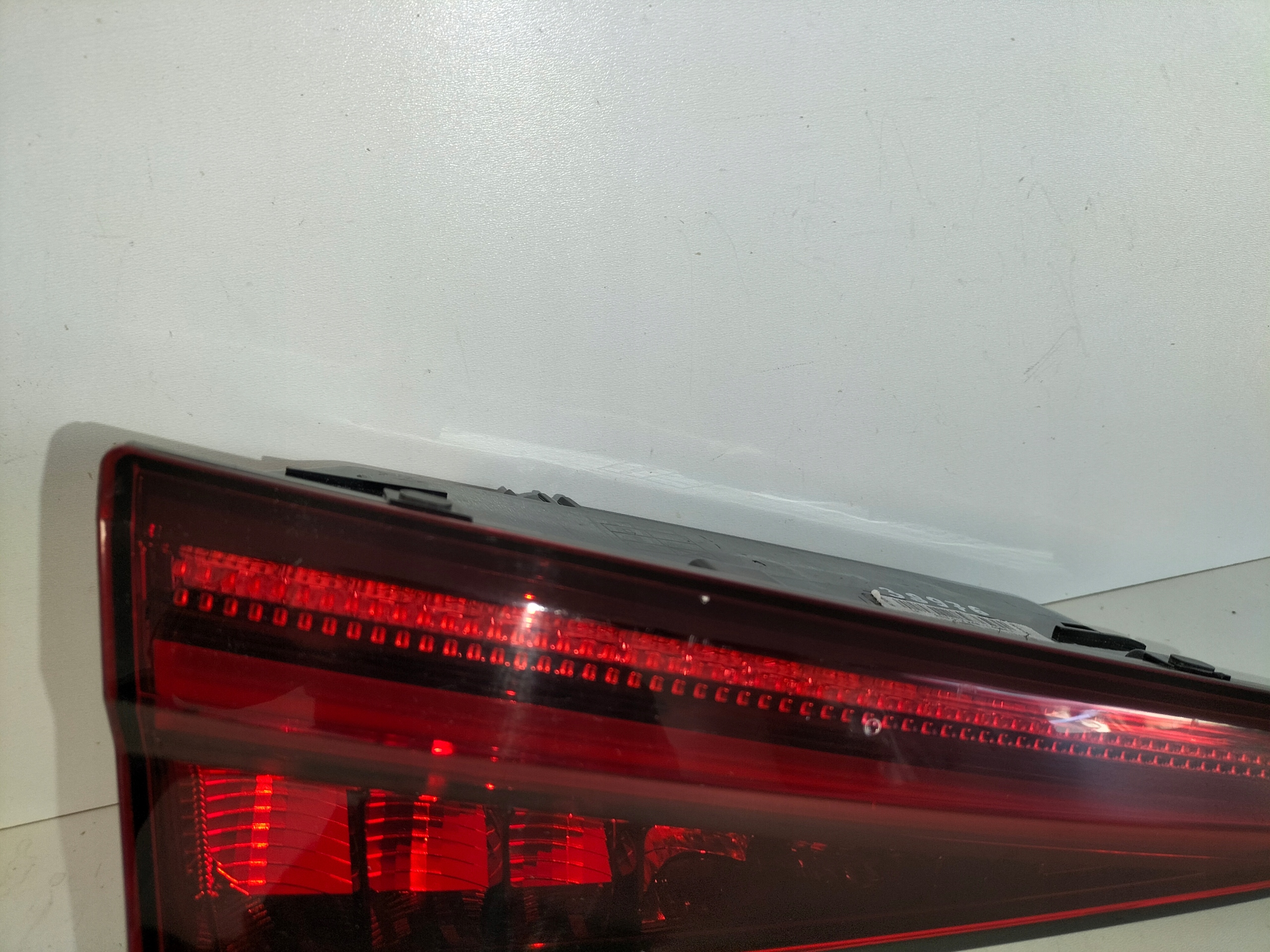 LAVE ZADNE SVETLO AUDI A4 B9 15-19 SEDAN LED