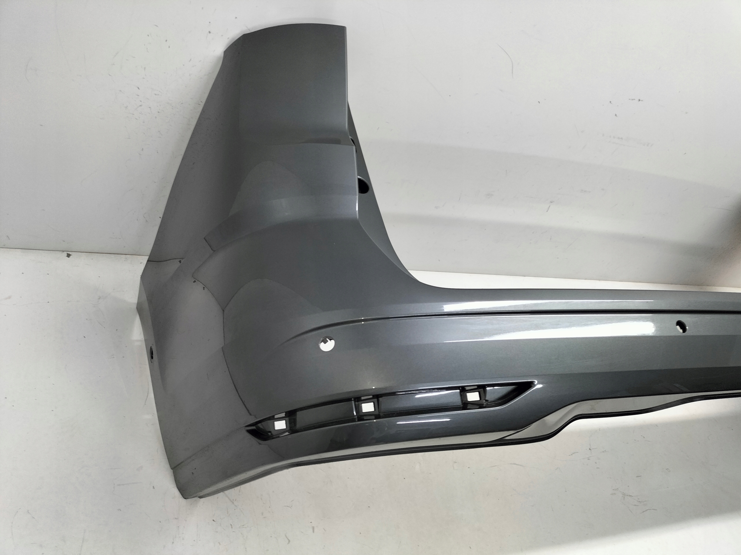 ZADNÝ NÁRAZNÍK VW T7 MULTIVAN 21-