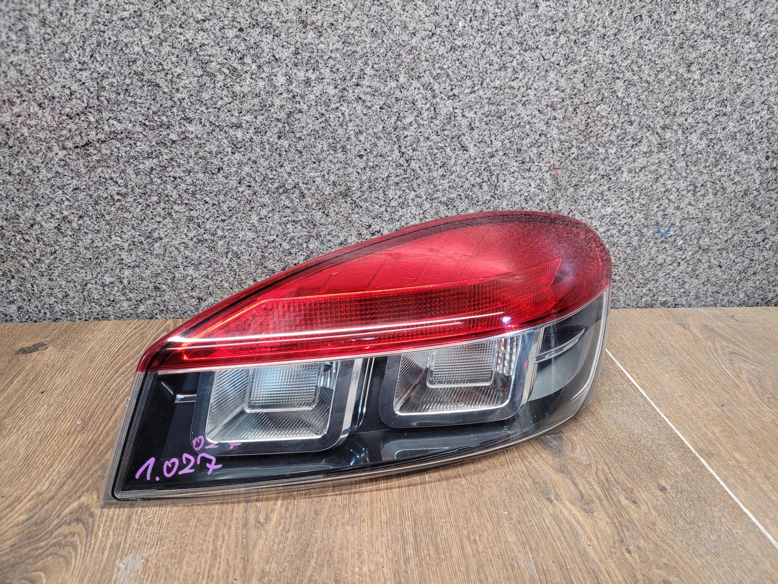 RENAULT MEGANE 3 III COUPE PRAVE ZADNE SVETLO 265500008R