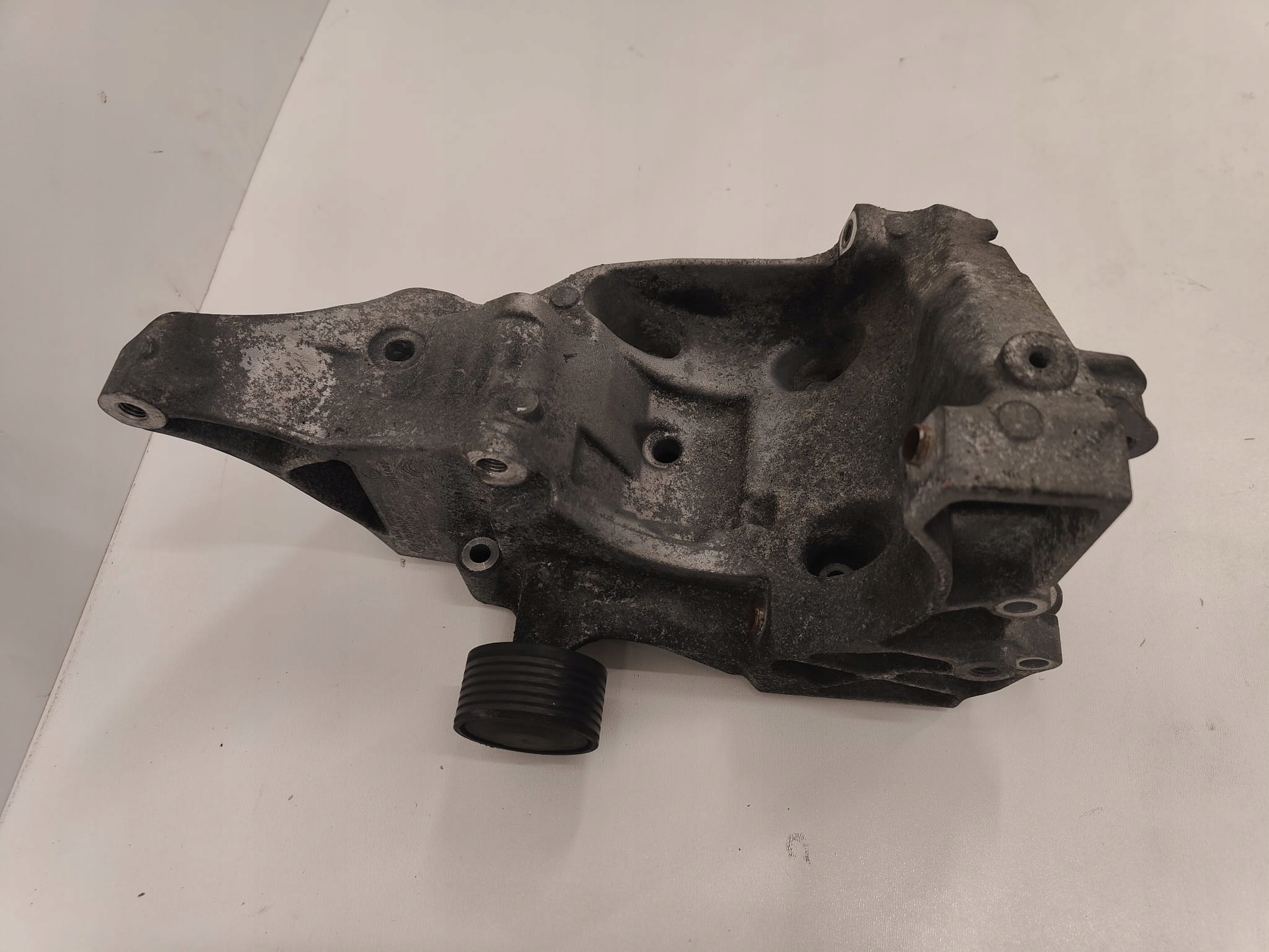BMW n47 2.0 diesel oe 7802639-02 DRŽIAK UCHYT ALTERNÁTORA