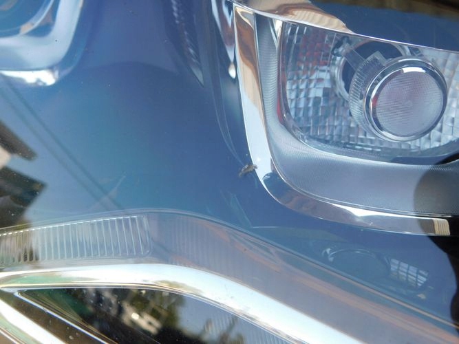 VW TOUAREG XENON PRAVE PREDNE SVETLO