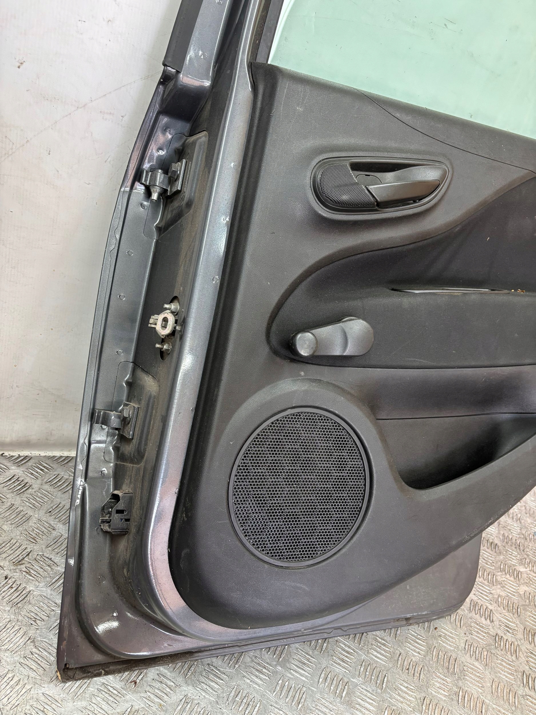 PRAVE ZADNE DVERE FIAT GRANDE PUNTO EVO