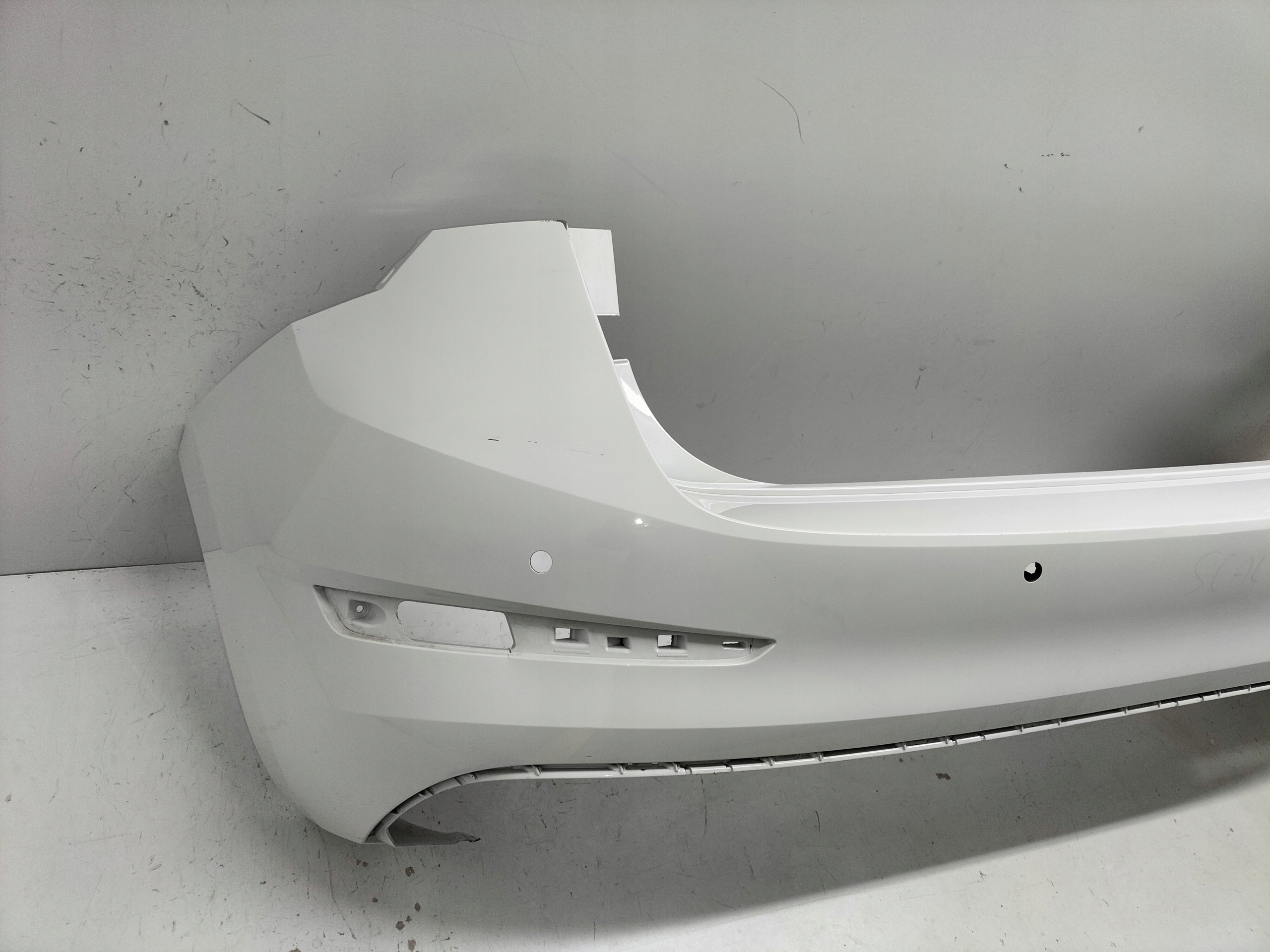 ZADNÝ NÁRAZNÍK SKODA SCALA 19-