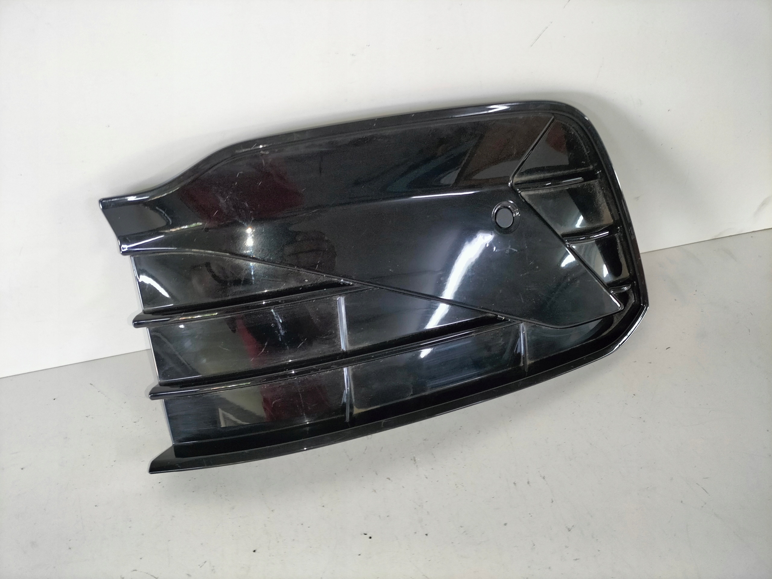 LAVA LISTA MRIEZKA VW GOLF 8 VIII 20- R-LINE