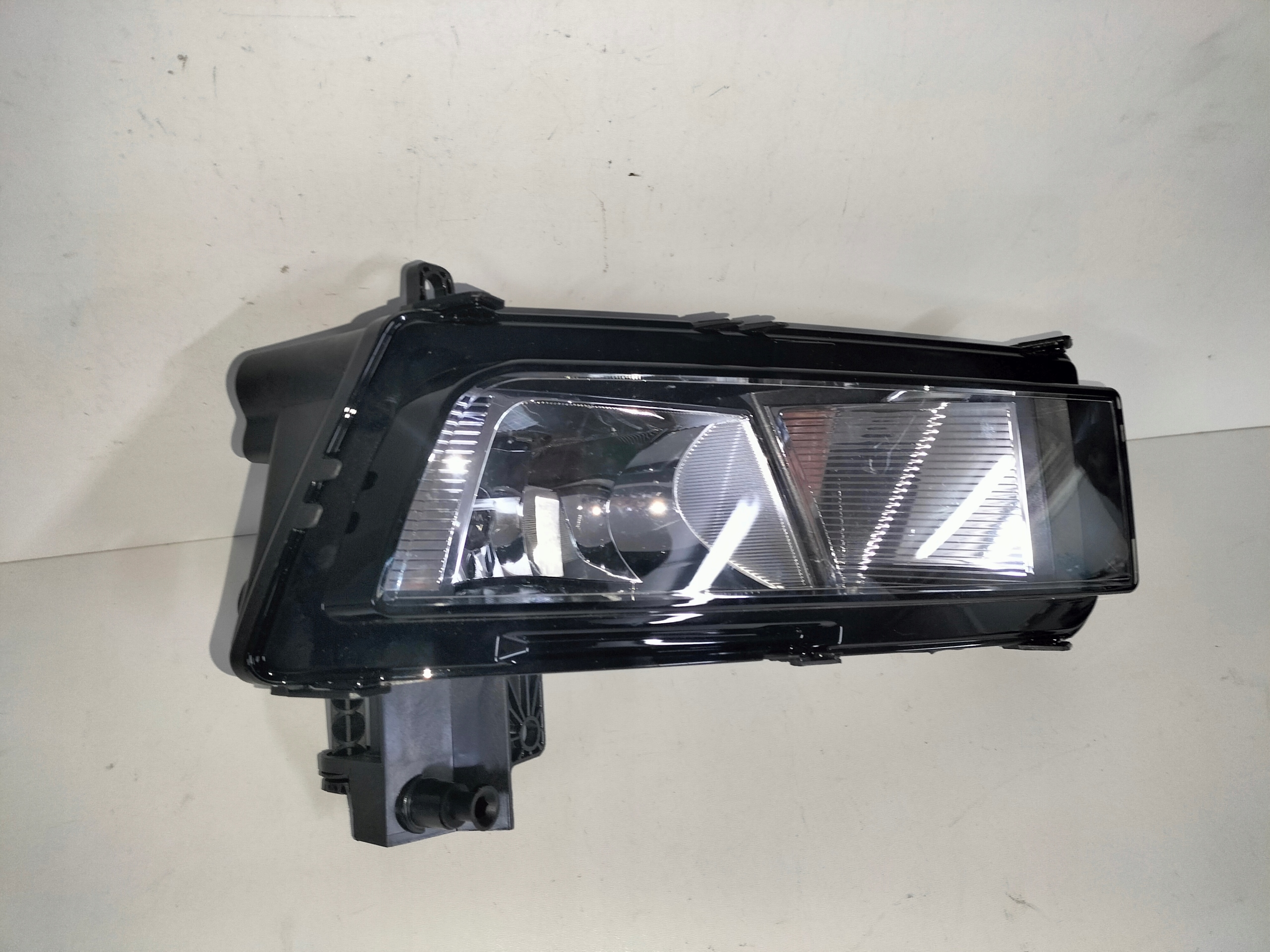 PRAVA HMLOVKA VW TOURAN III 15-