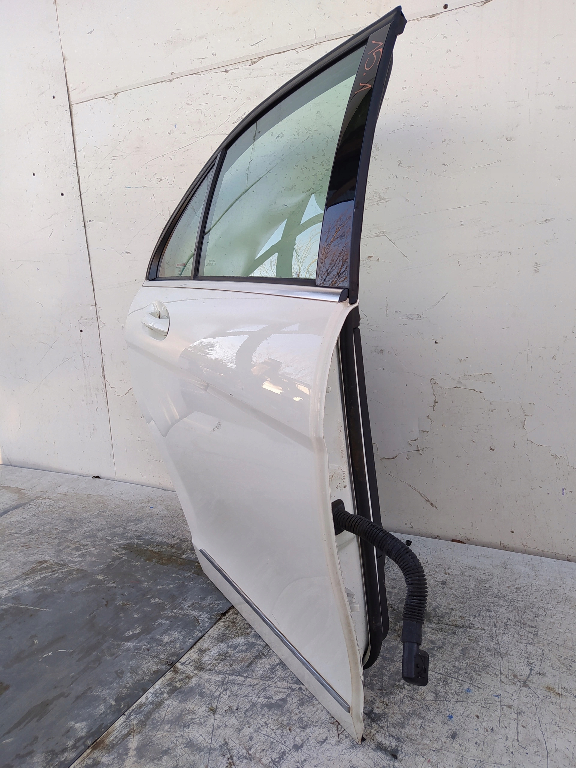 MERCEDES DVERE SEDAN PRAVÉ ZADNÉ