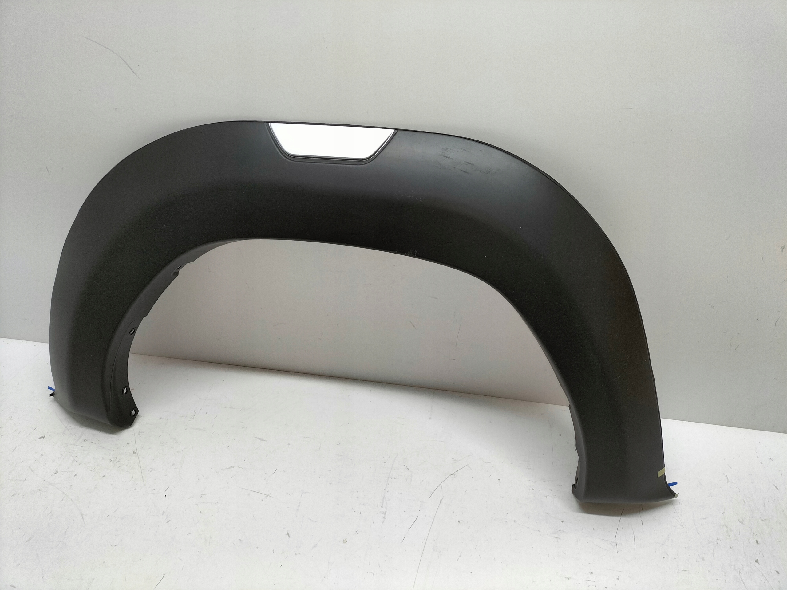 LIŠTA PRAVÉHO ZADNÉHO BLATNÍKA TOYOTA HILUX VIII LIFT 20-