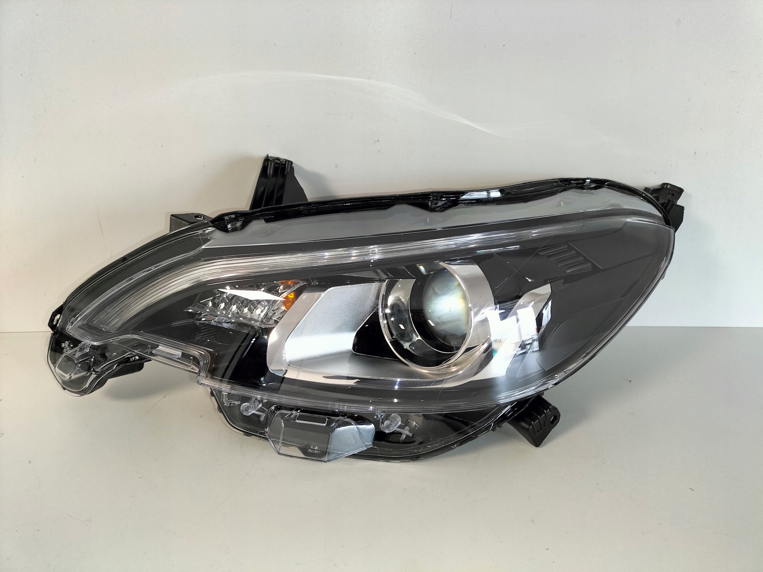 LAVE PREDNE SVETLO PEUGEOT 108 14-