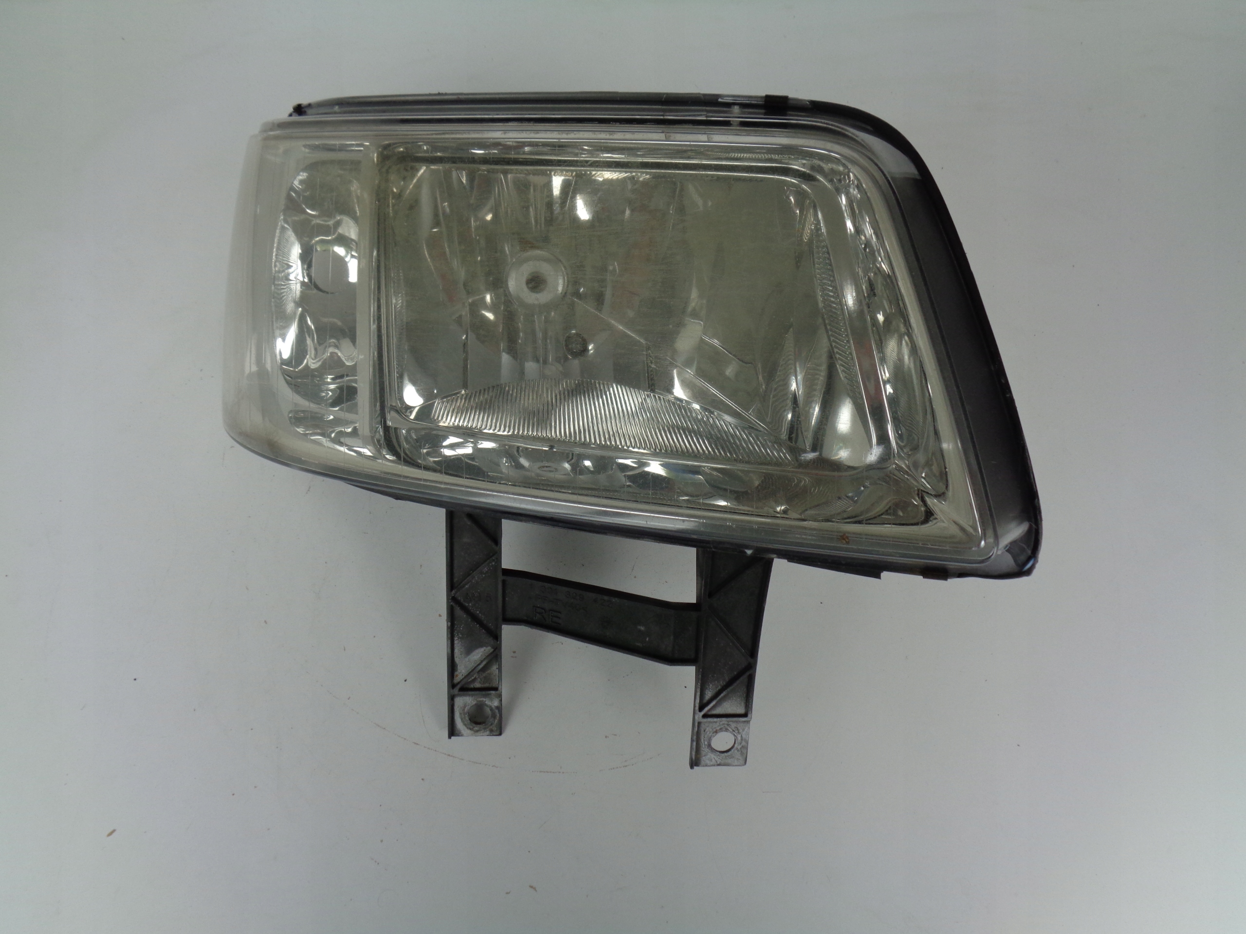PRAVE PREDNE SVETLO VW T5 7H 7H0 03-09