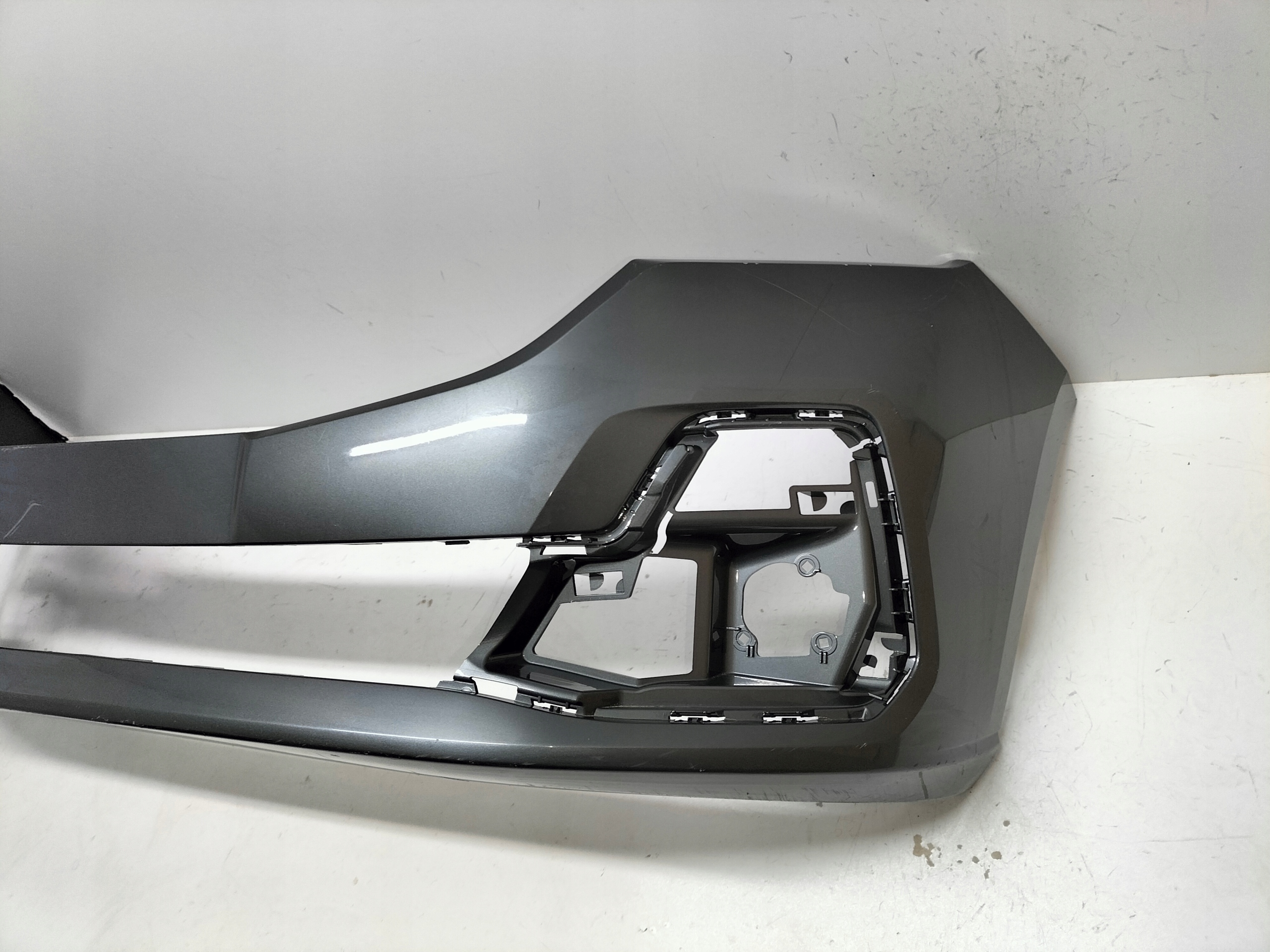 PREDNÝ NÁRAZNÍK FORD TRANSIT CONNECT III MK3 22-